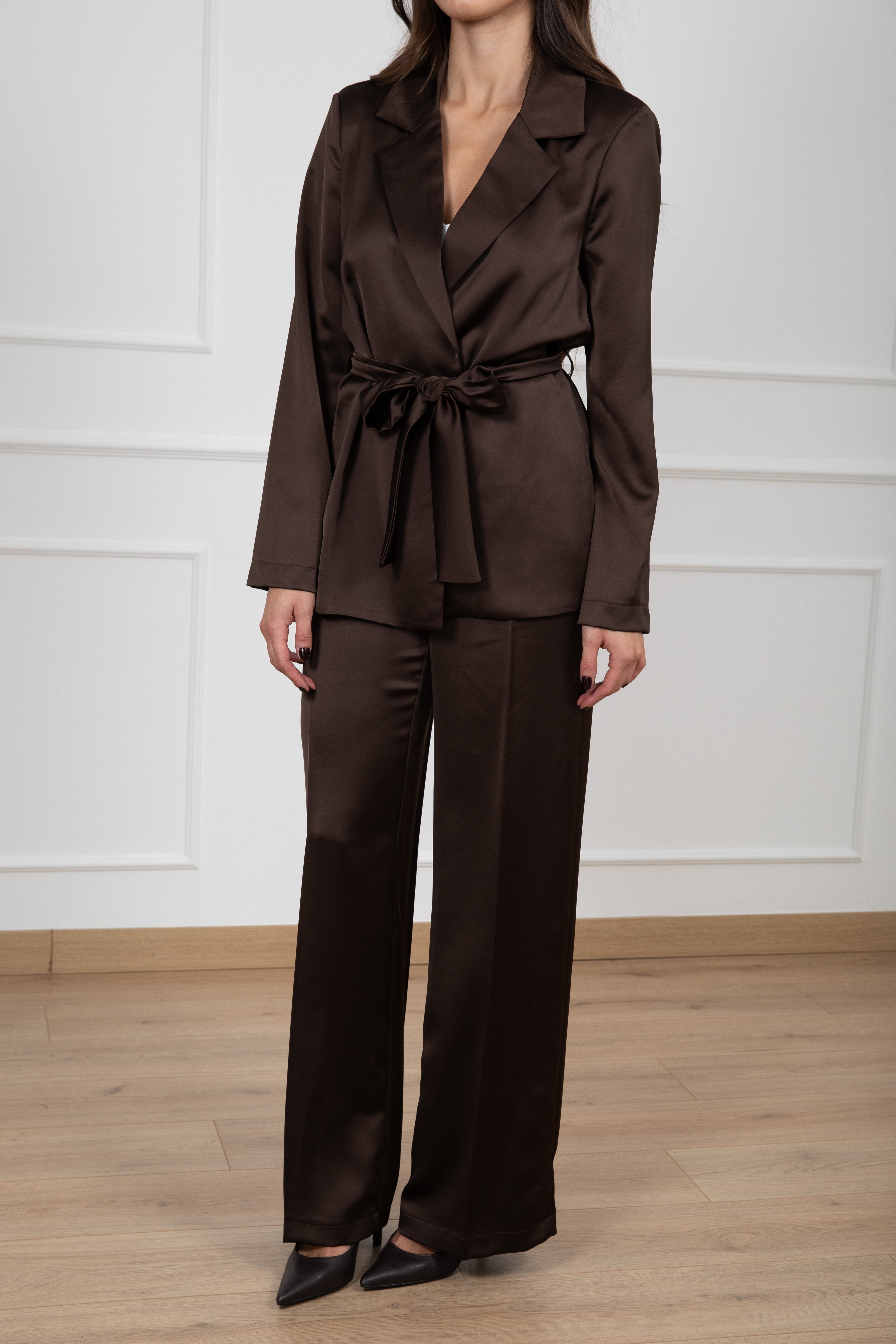Tailleur in raso con fusciacca e pantalone con elastico Susy Mix