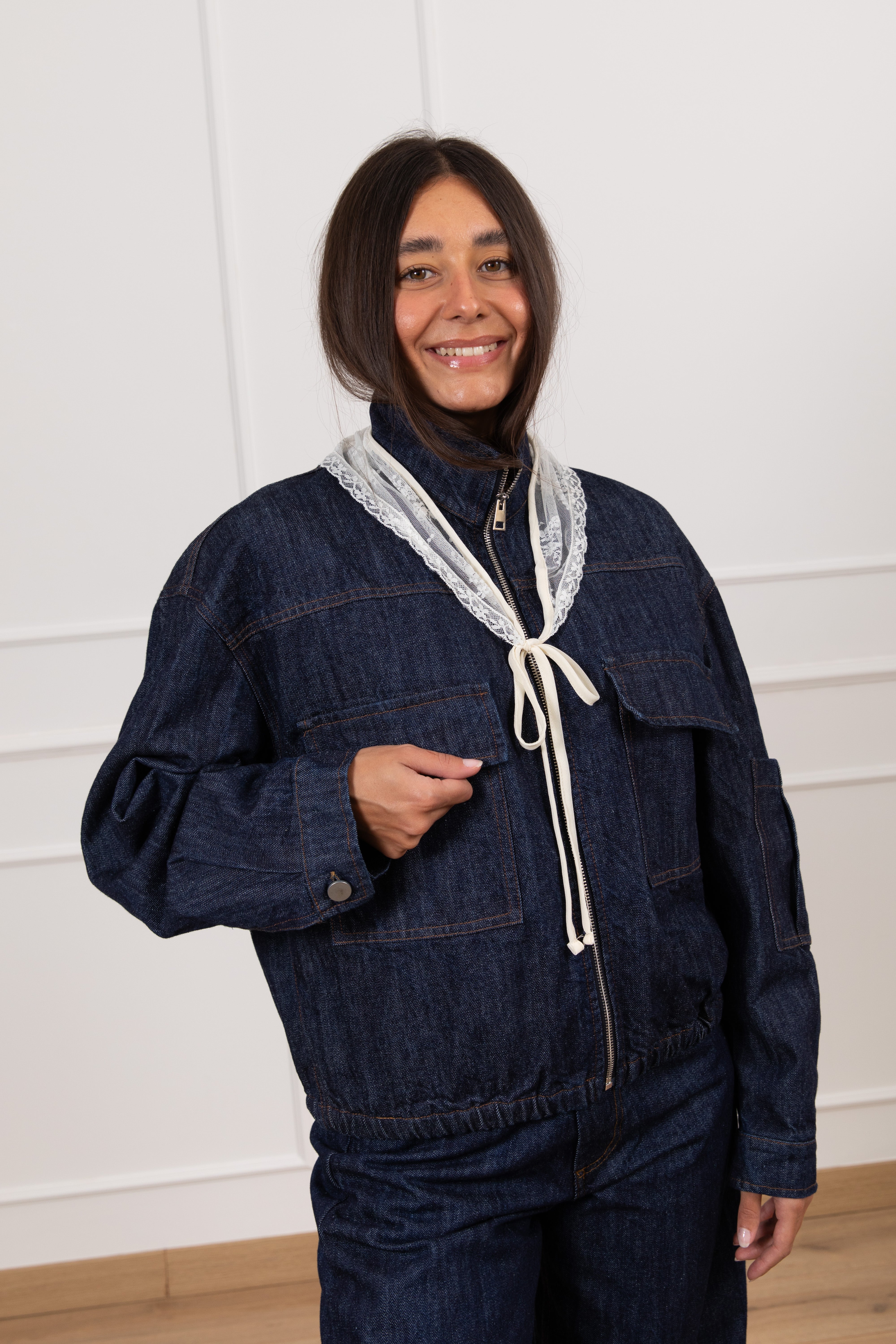 Bomber in jeans con foulard in tulle e pizzo Tensione IN
