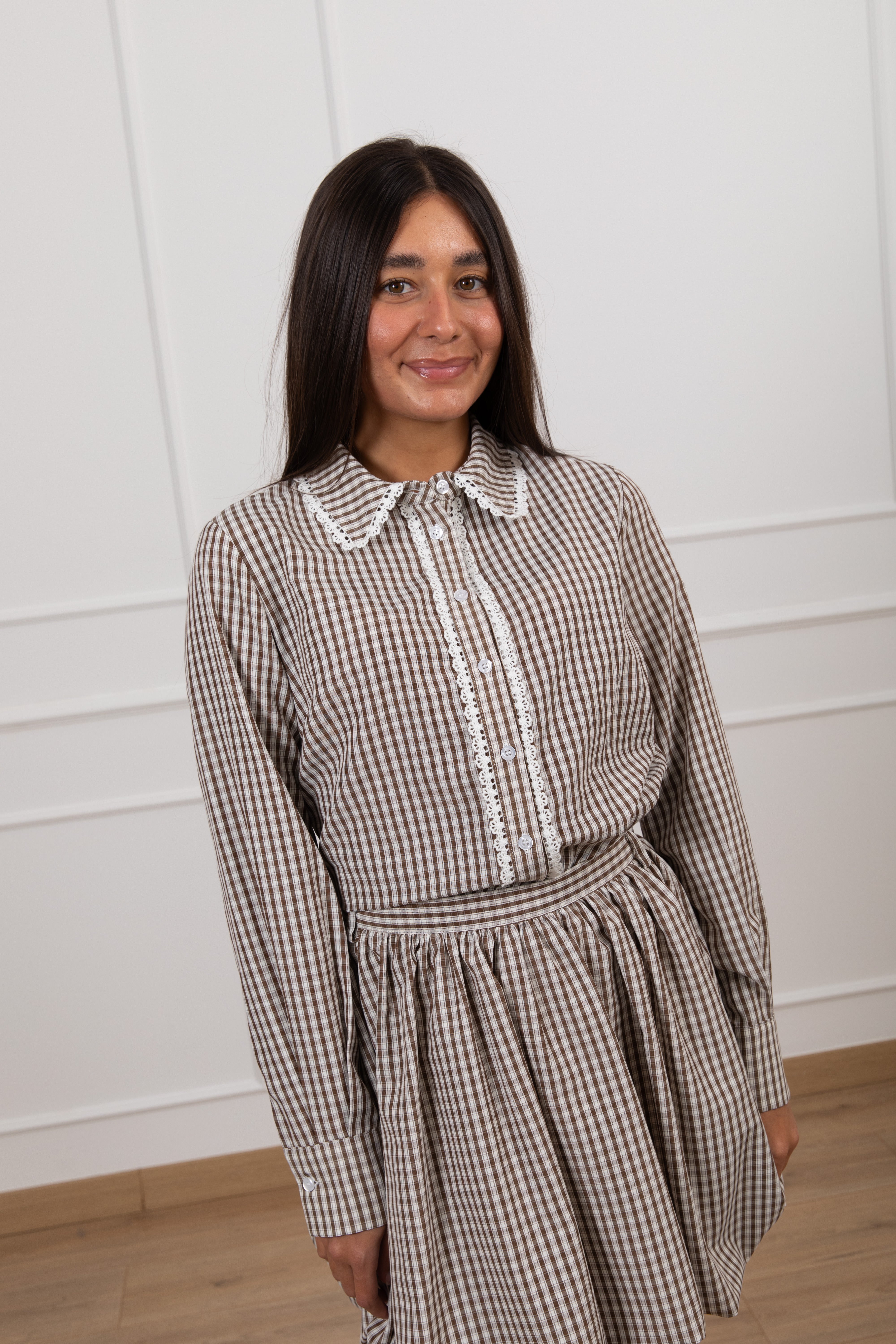 Camicia quadri con profili in sangallo ViCOLO