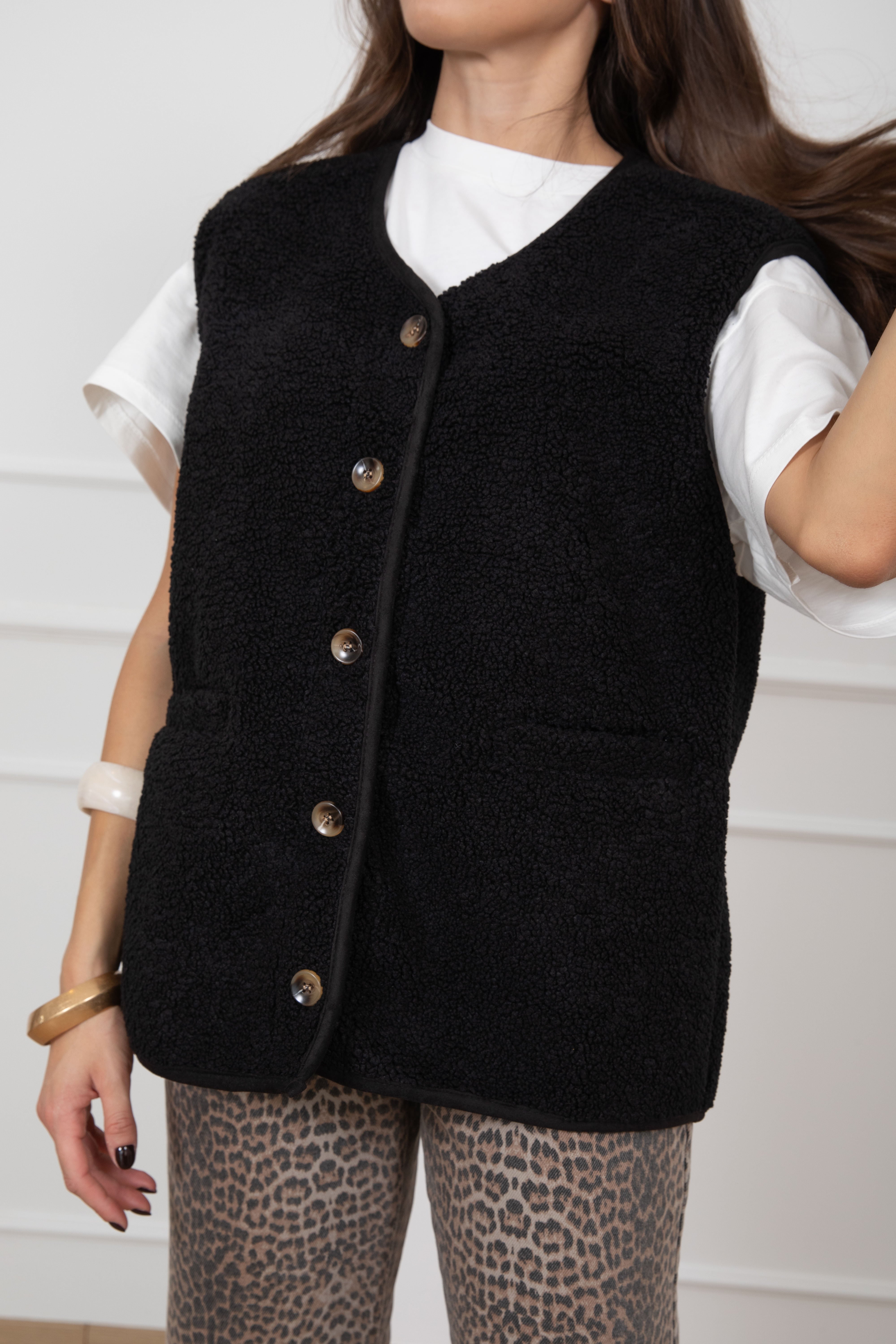 Gilet montone bouclè con tasche ViCOLO