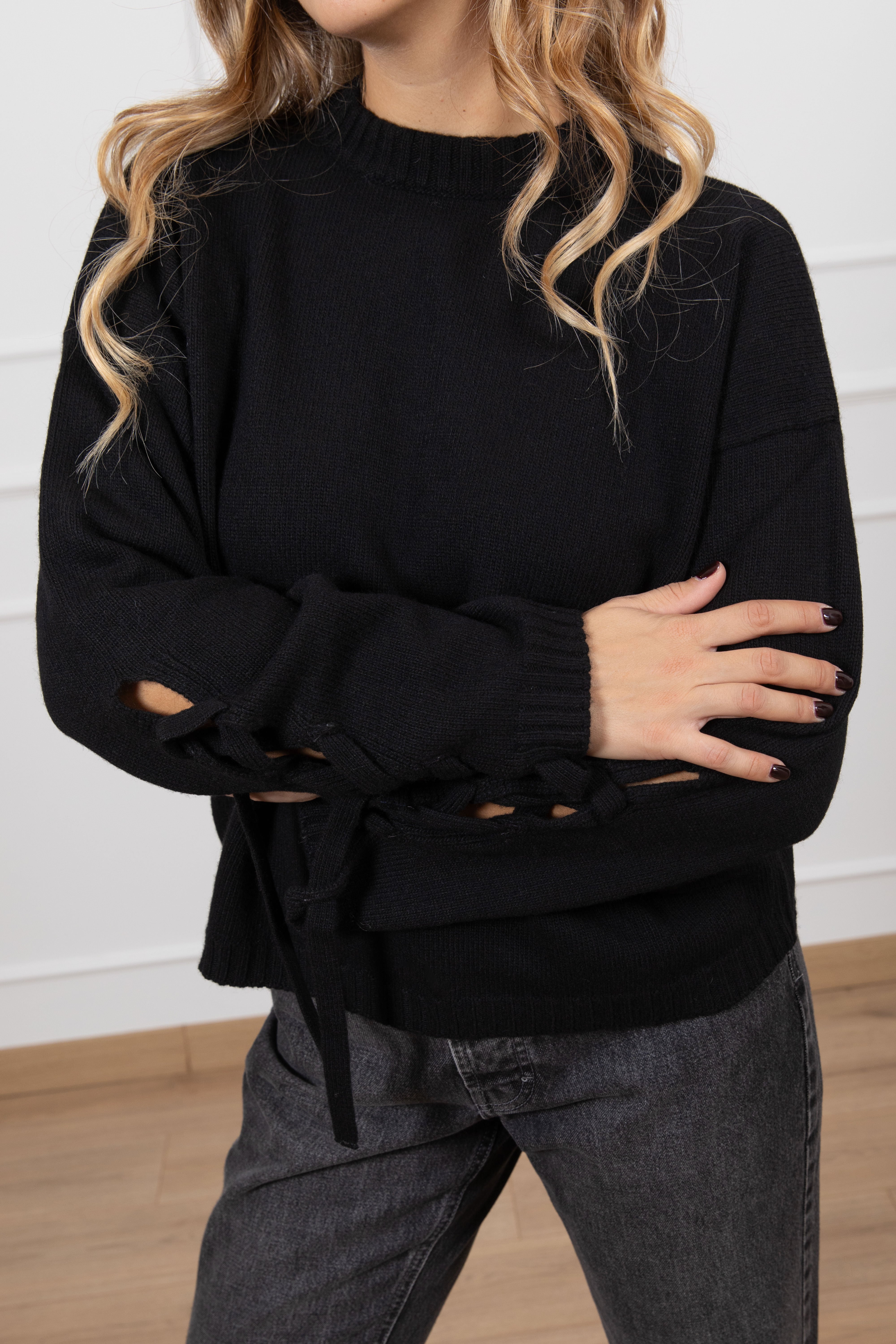 Pull girocollo con laccio sulla manica ViCOLO