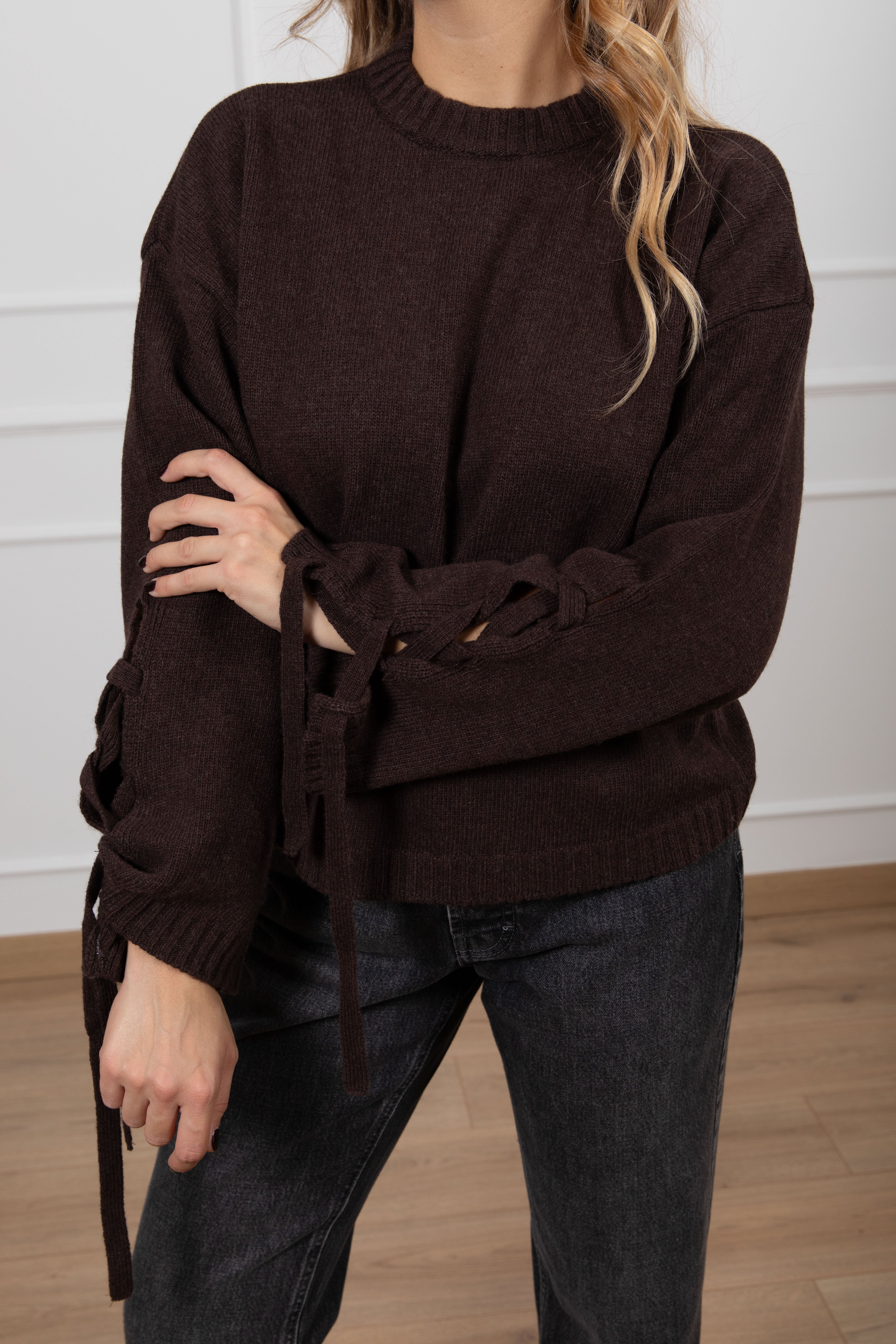 Pull girocollo con laccio sulla manica ViCOLO