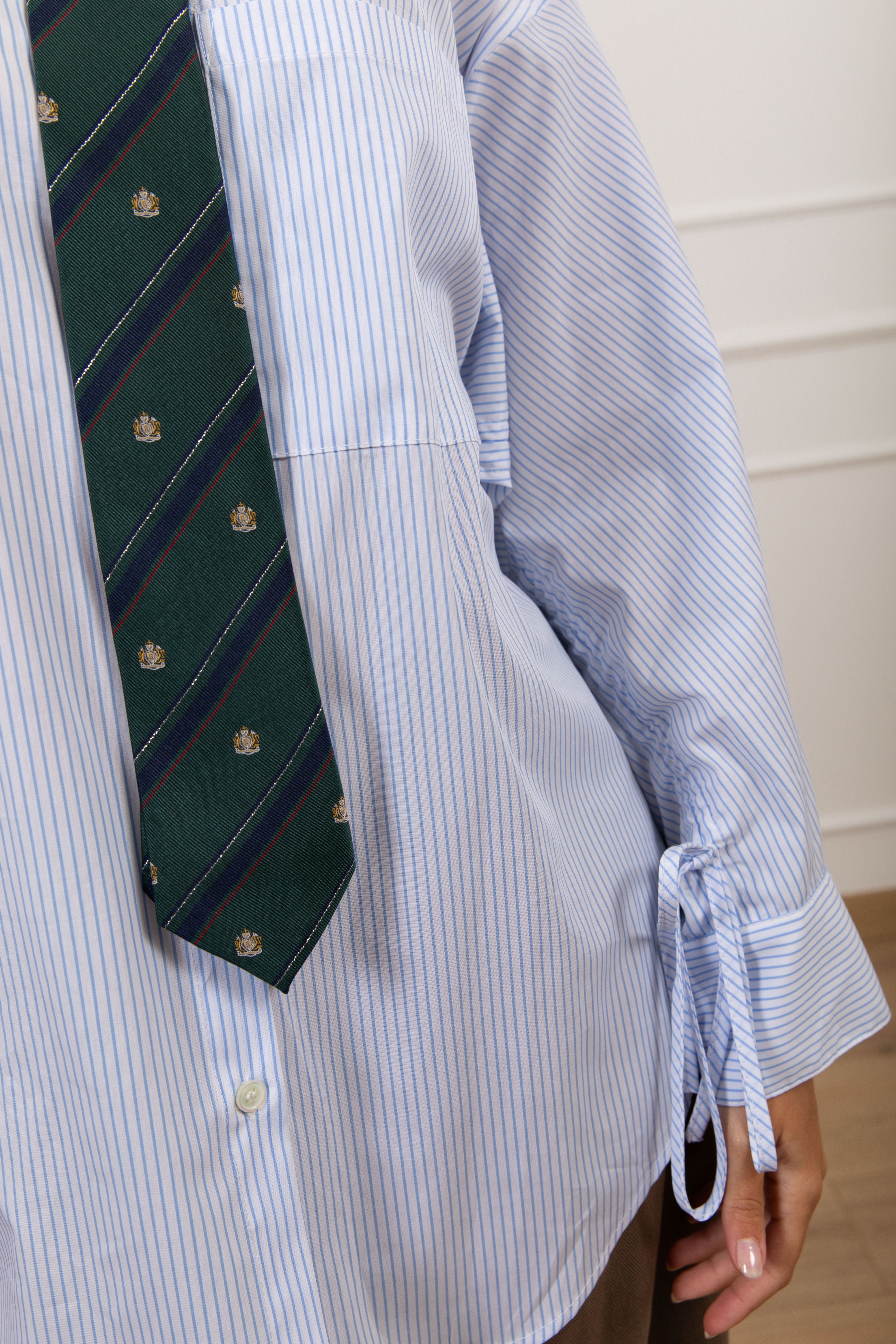 Camicia bacchettata con cravatta e fiocco manica ViCOLO