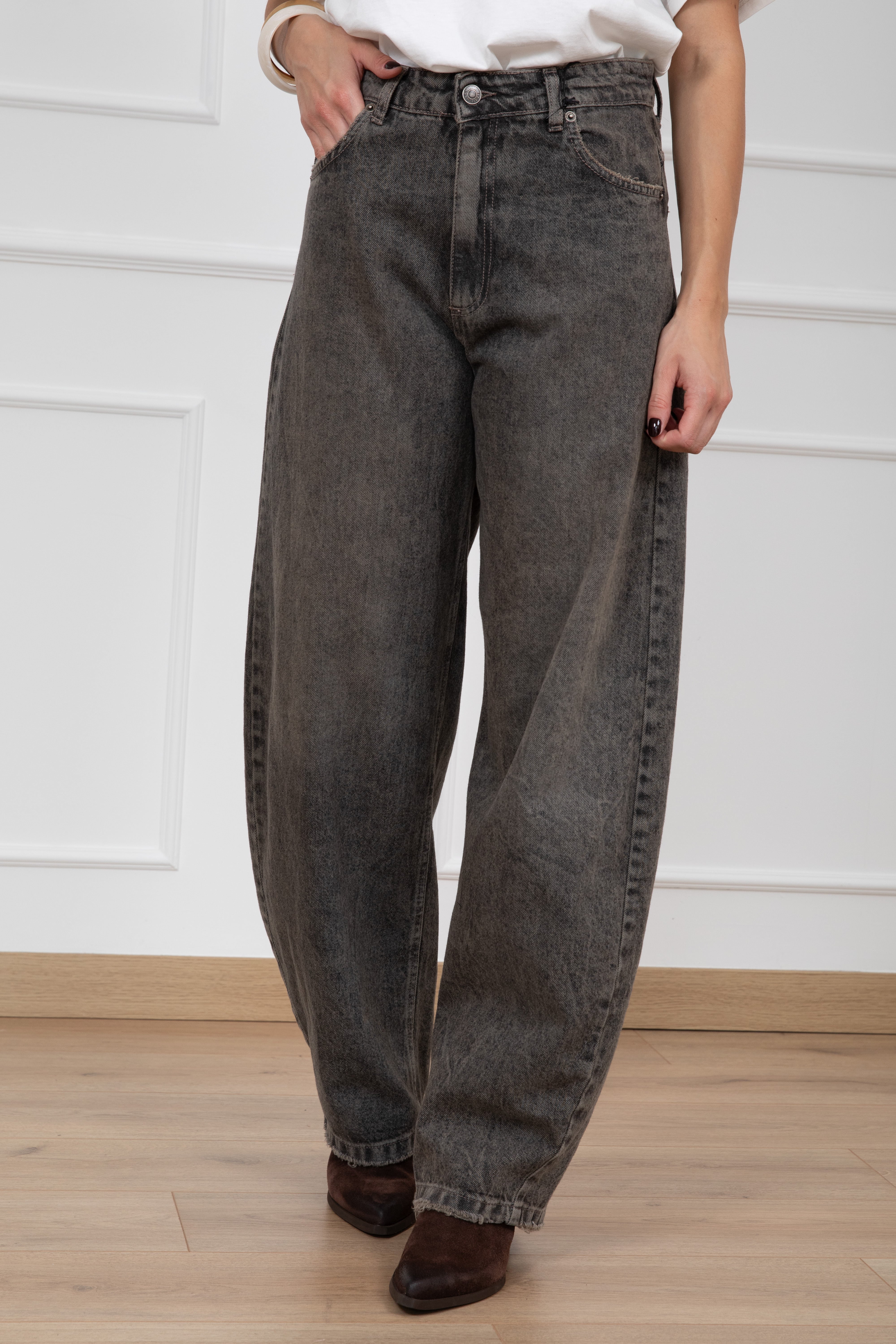 Jeans sabbiato balloon-fit Tensione IN