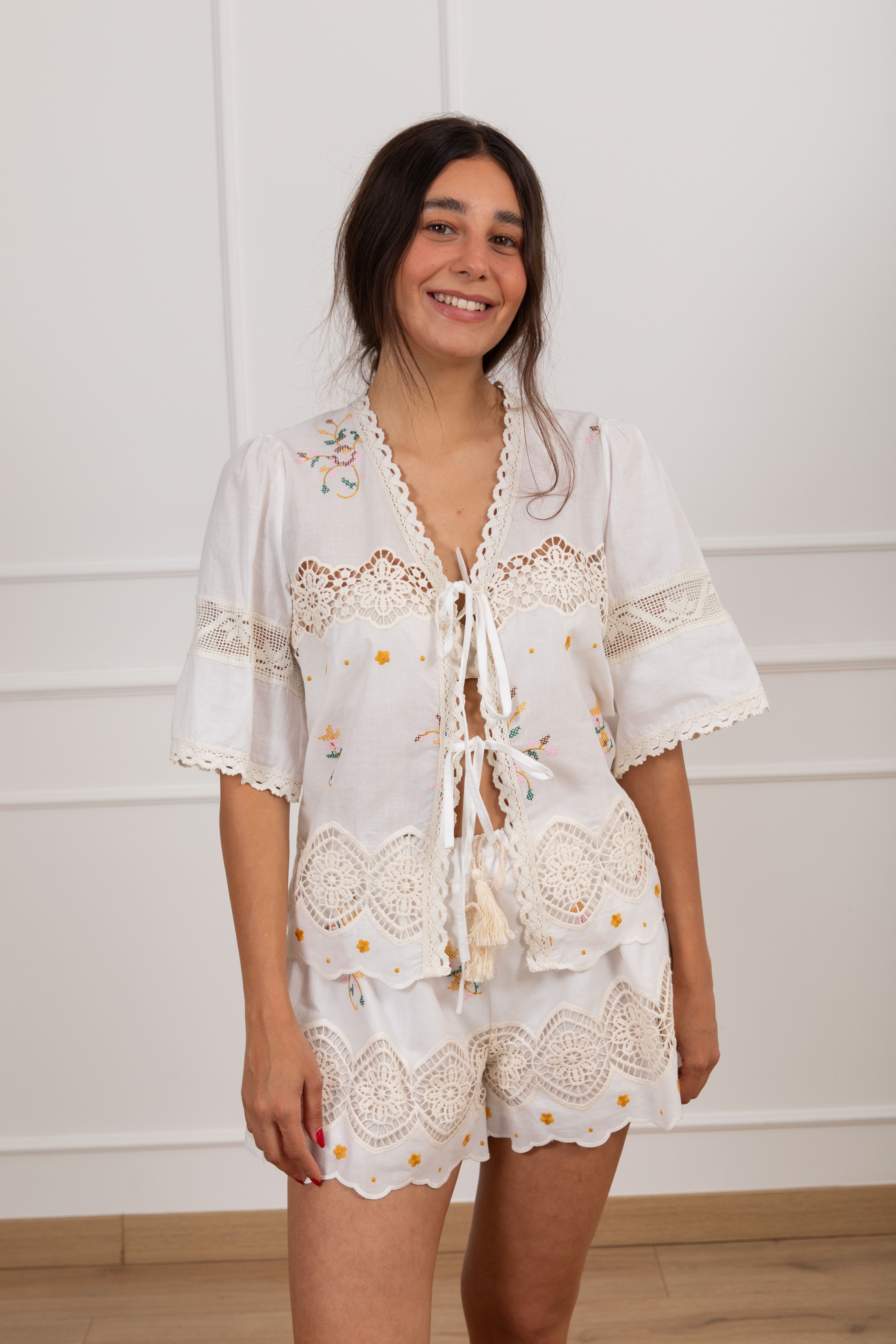 Shorts con ricami e pizzo Haveone