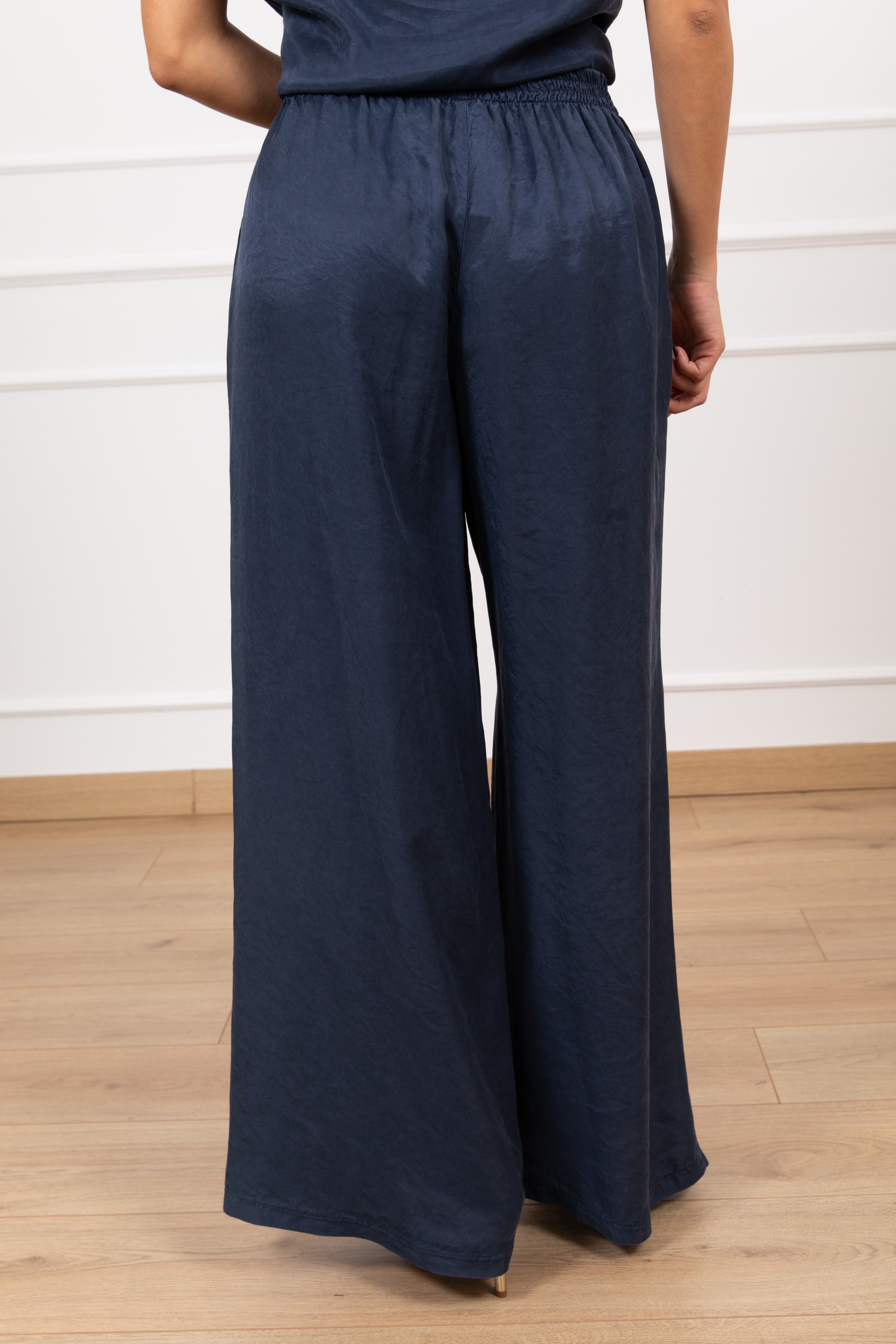 Pantalone gamba larga in cupro con elastico Tensione IN