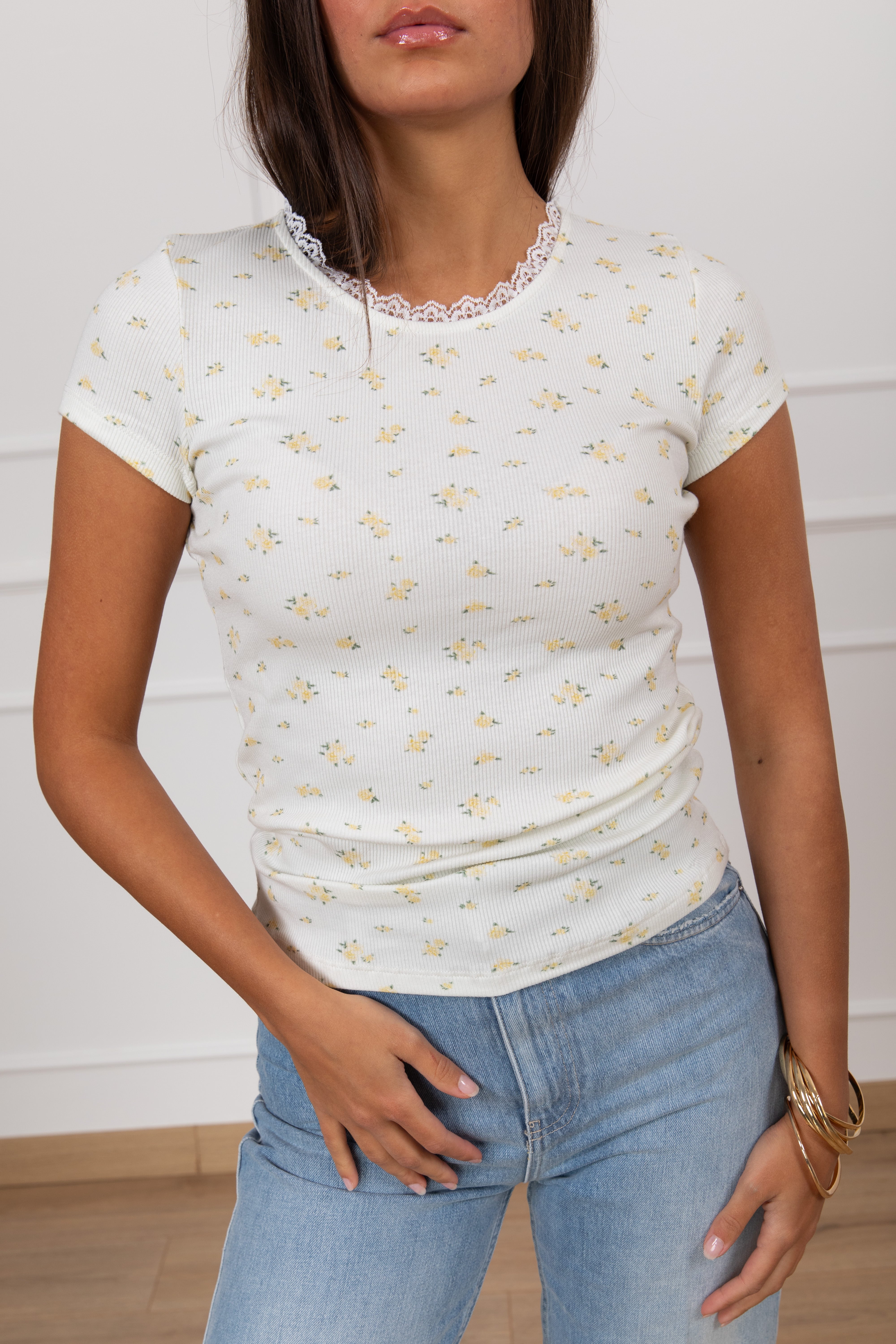 T-shirt in maglia fantasia flowers con pizzo ViCOLO