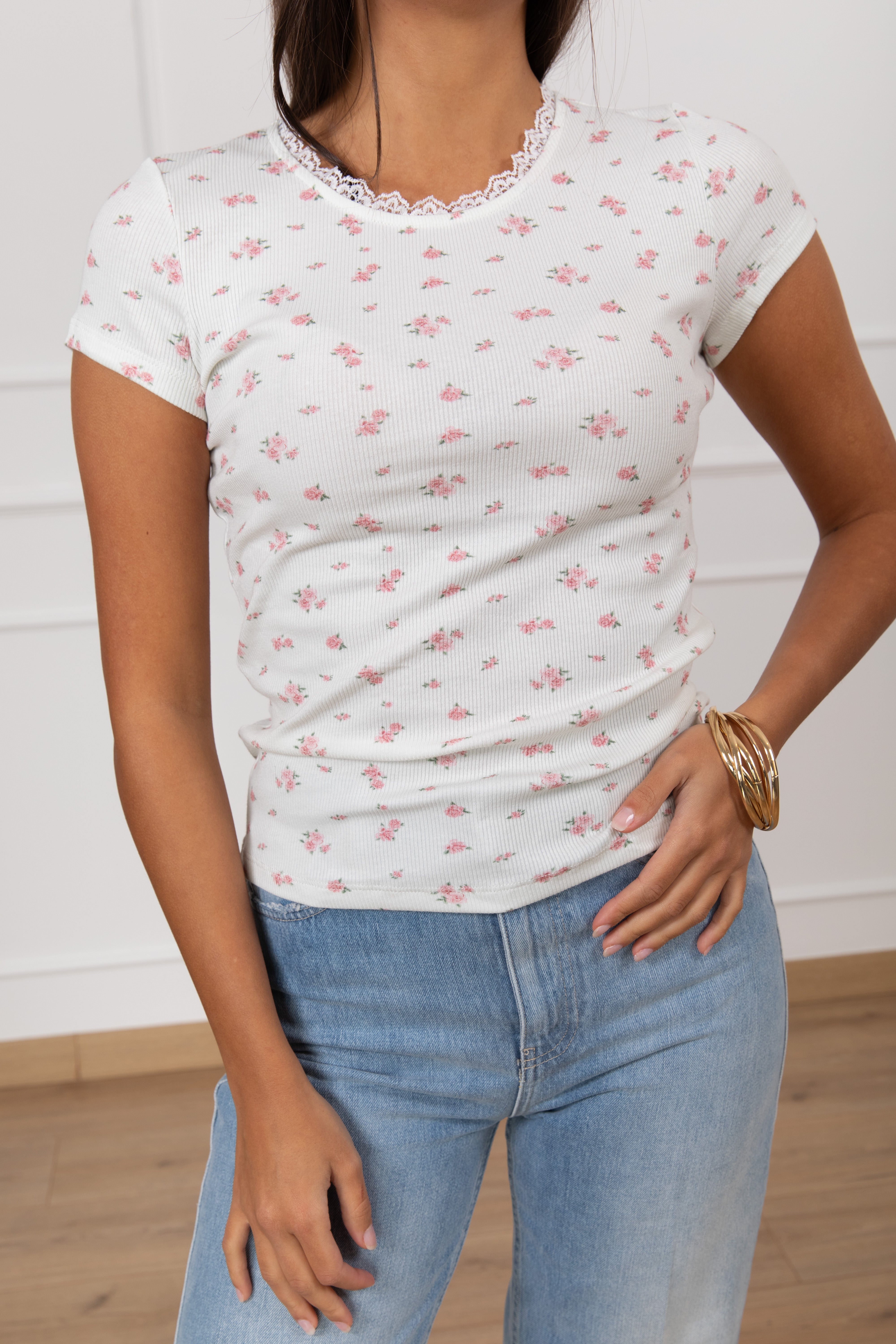 T-shirt in maglia fantasia flowers con pizzo ViCOLO