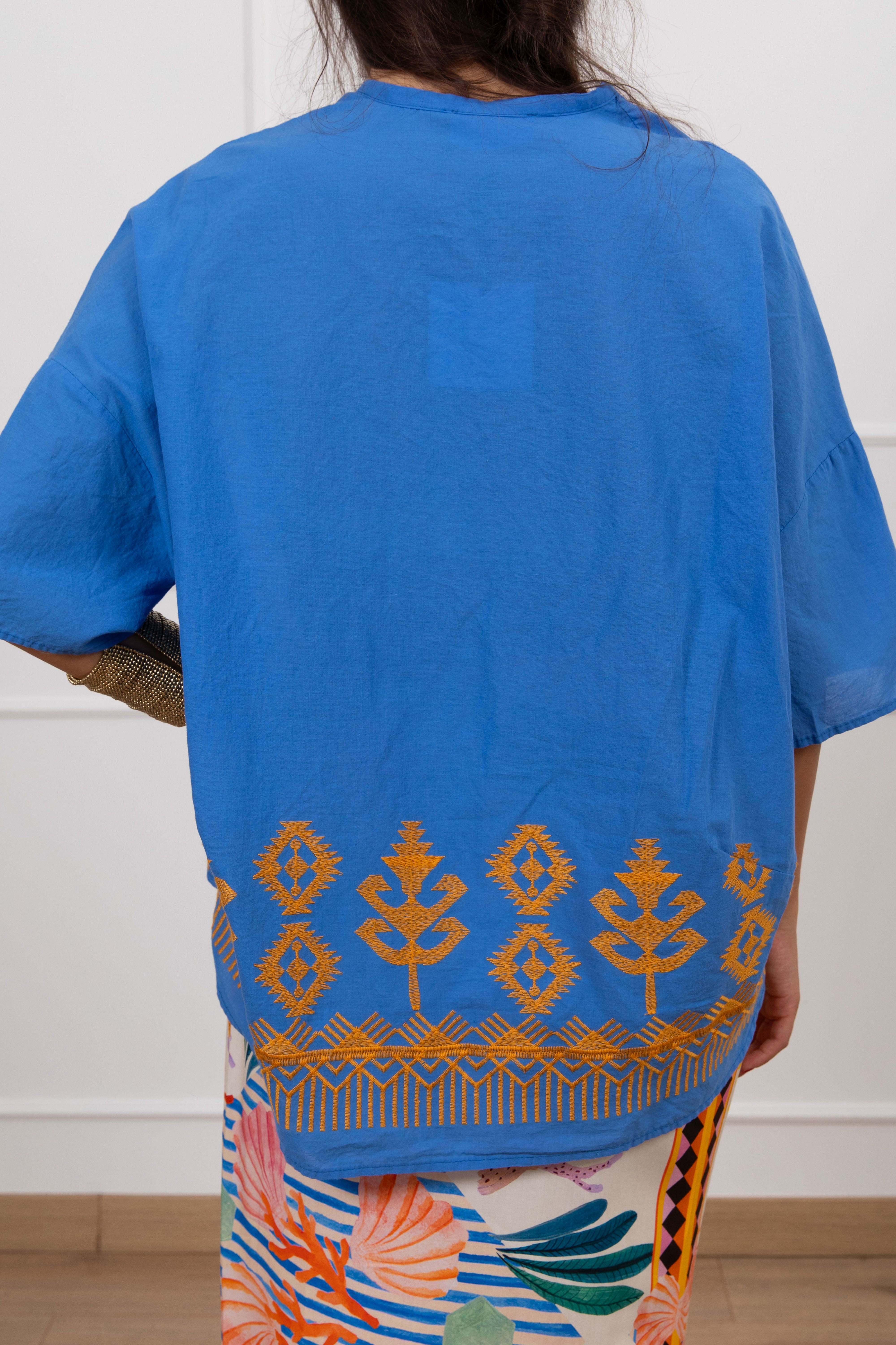 Camicia in mussola con ricami ViCOLO