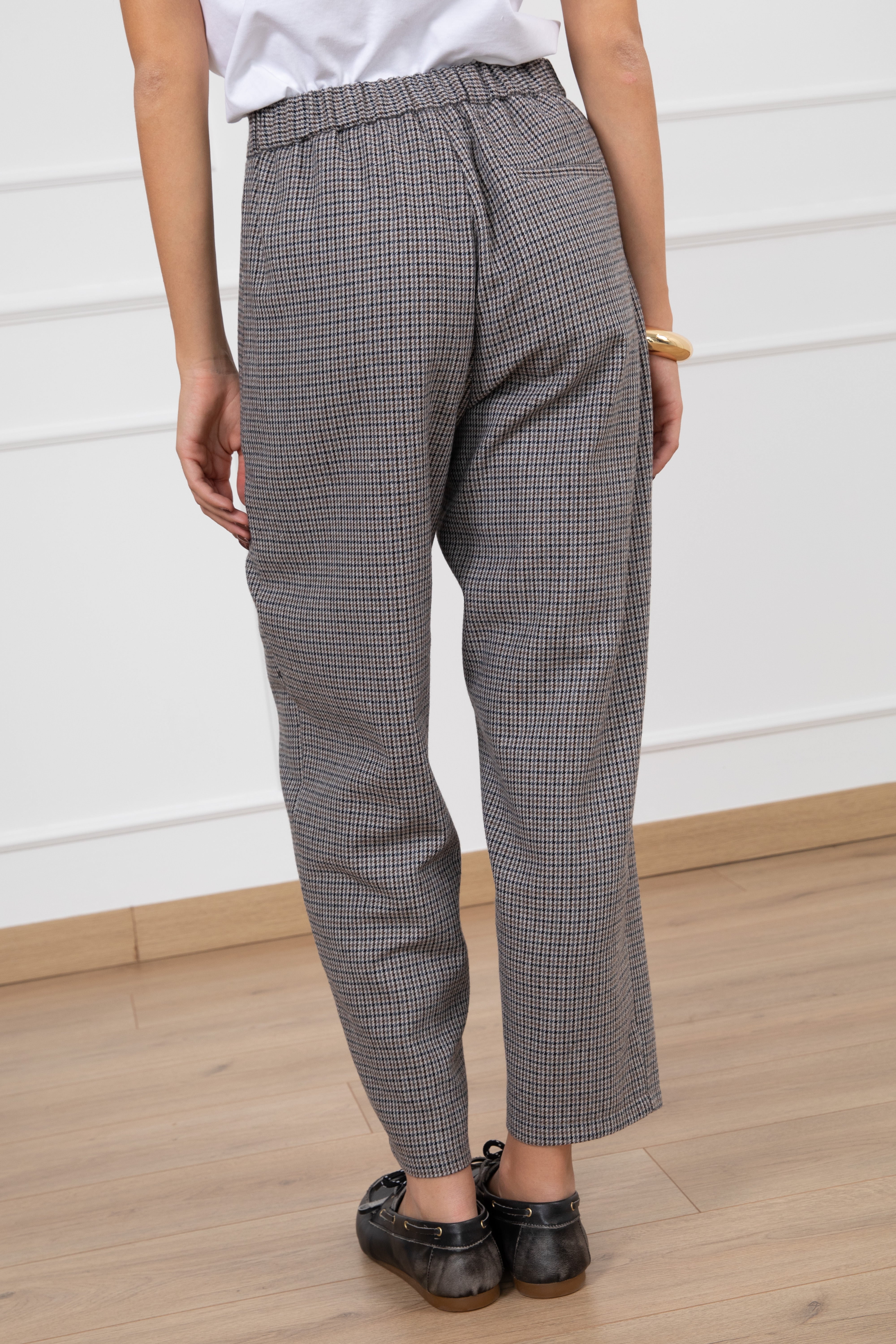Pantalone carrot-fit micro pied de poule con elastico sul retro ViCOLO