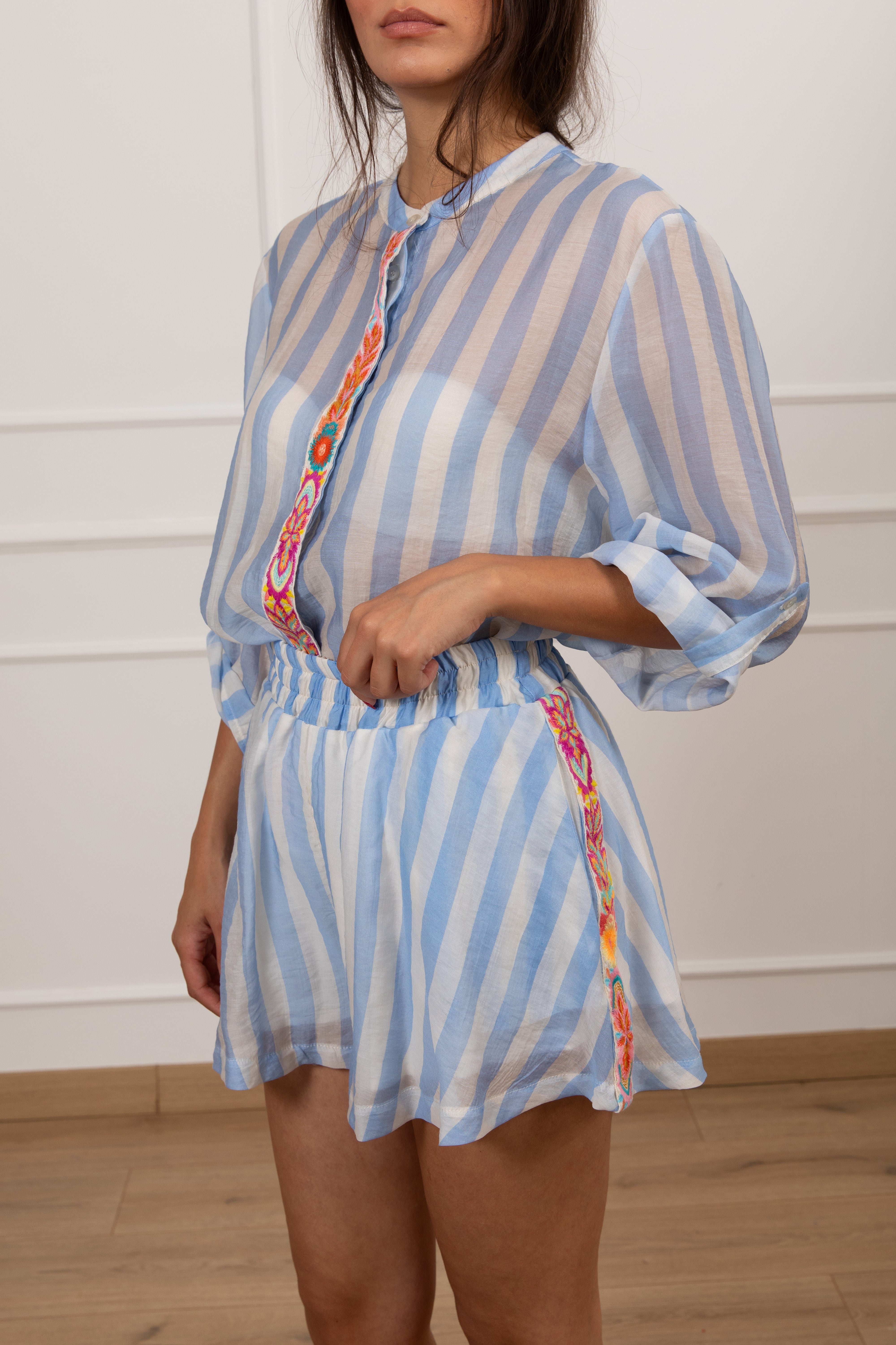 Camicia a righe con passamaneria Tensione IN