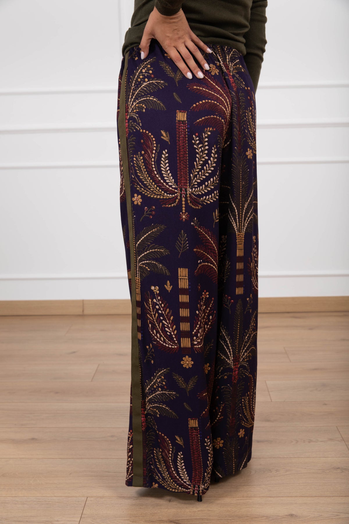 Pantalone stampa palme con banda laterale Haveone