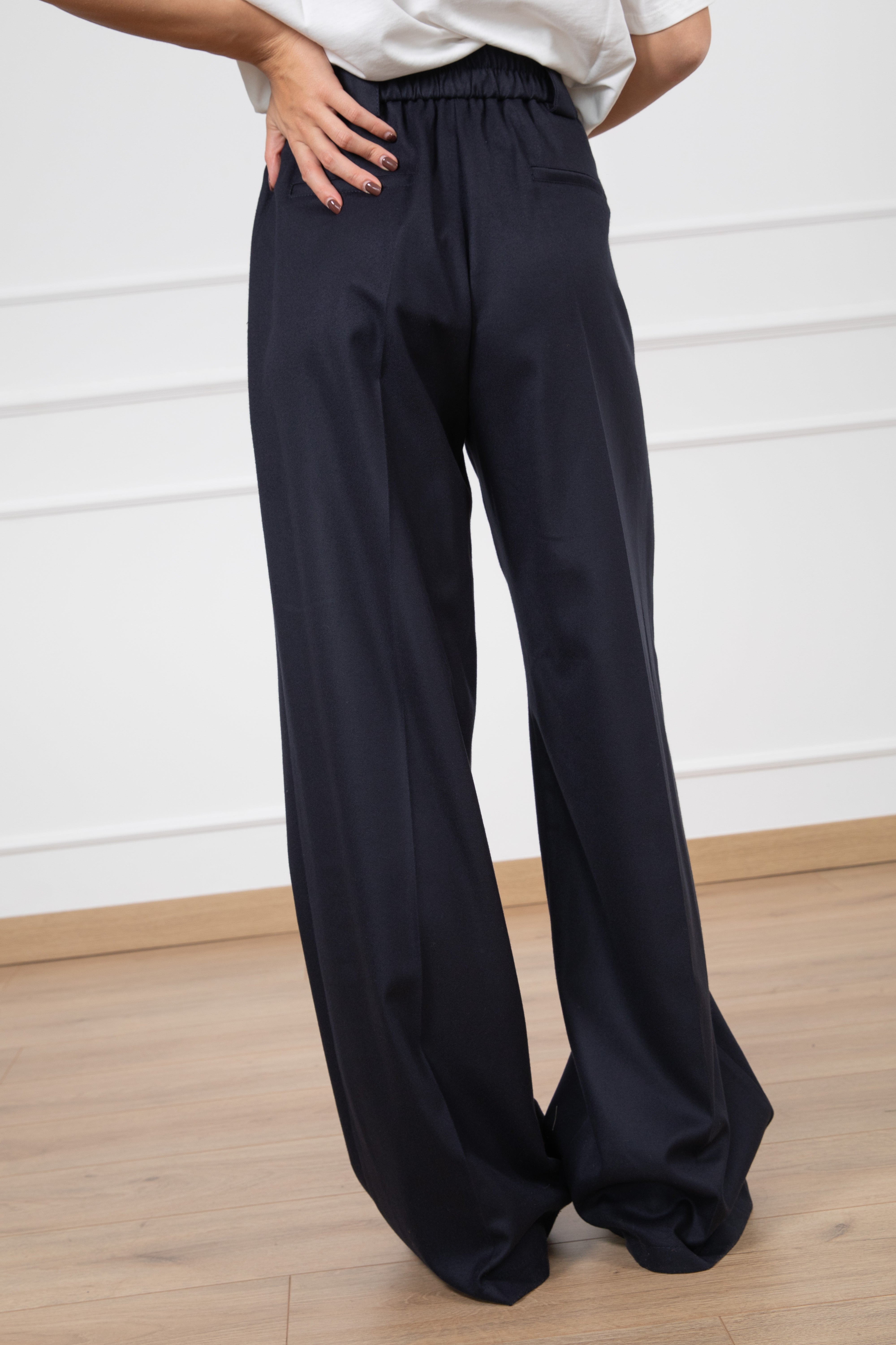 Pantalone gamba dritta in calda viscosa con elastico sul retro Tensione IN