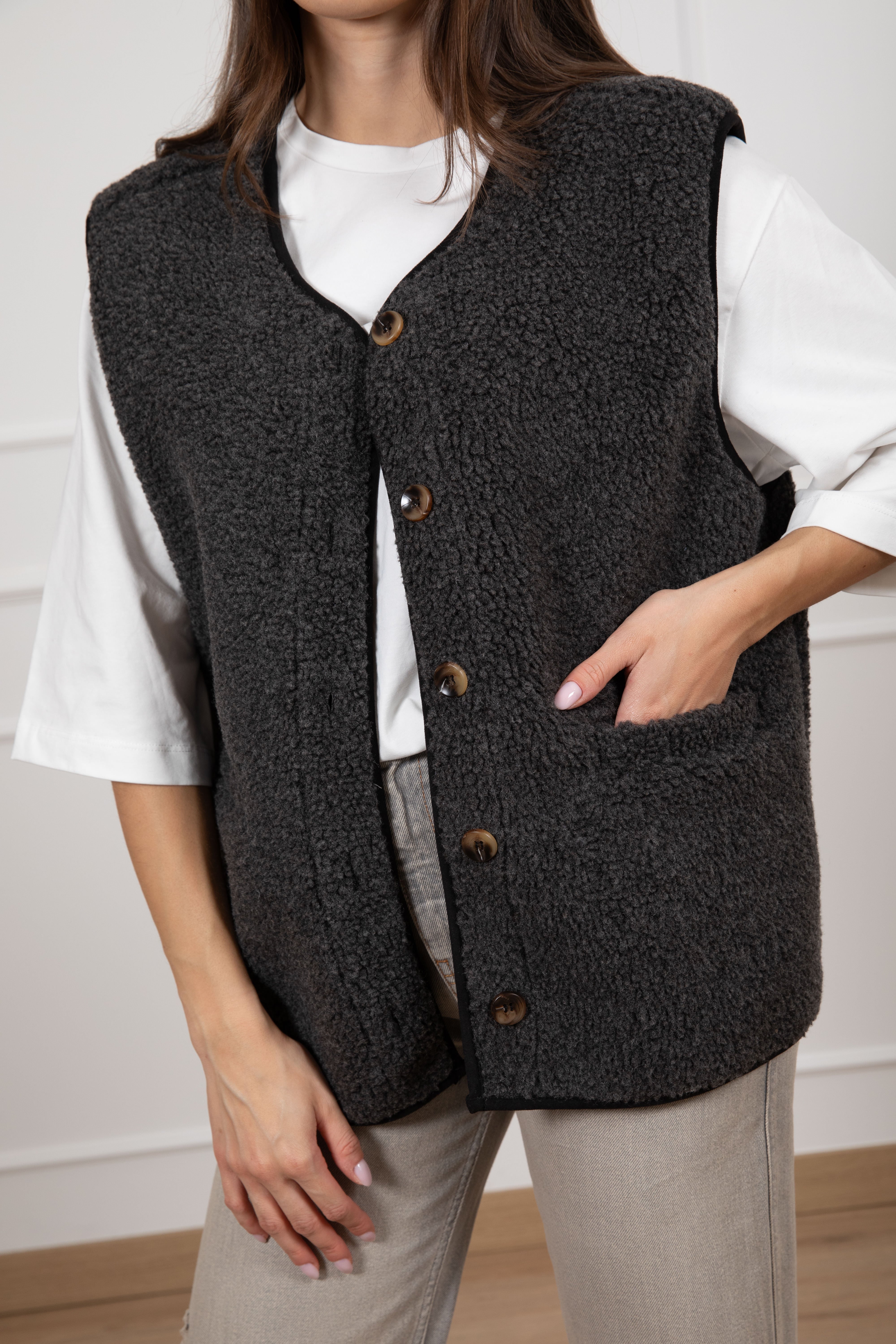 Gilet montone bouclè con tasche ViCOLO