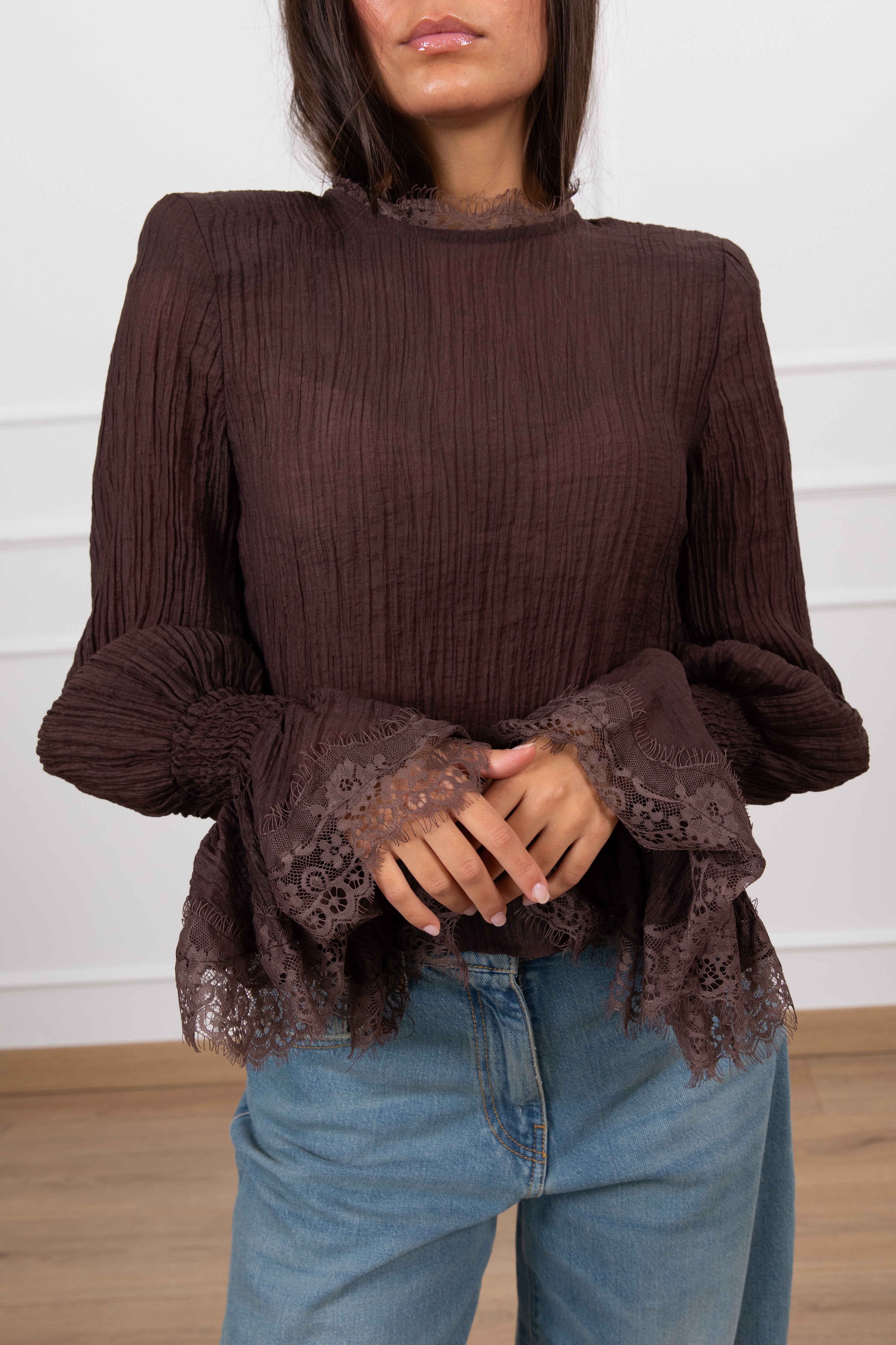 Blusa con spallina e manica svasata Motel