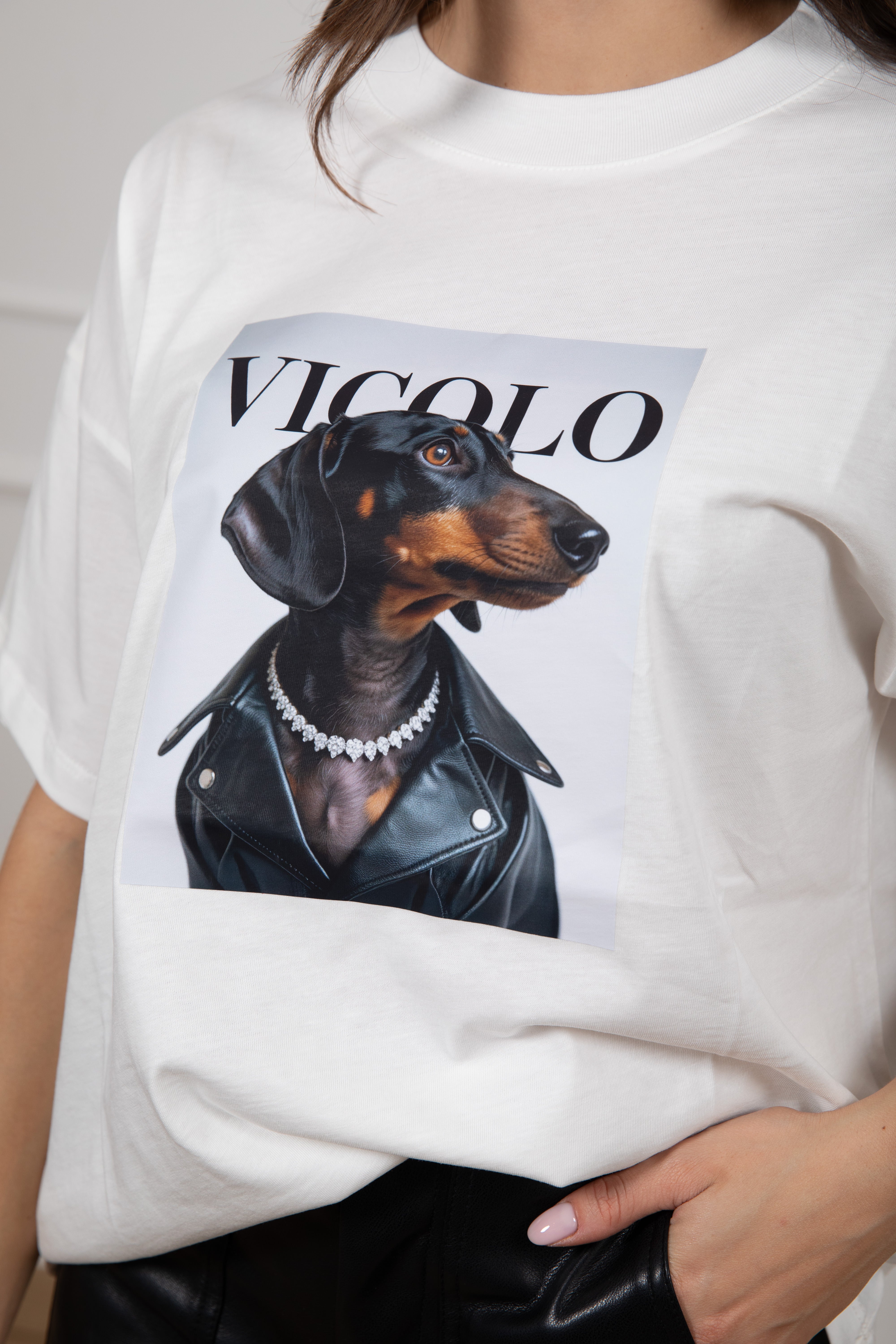 T-shirt over-size bassotto con chiodo ViCOLO