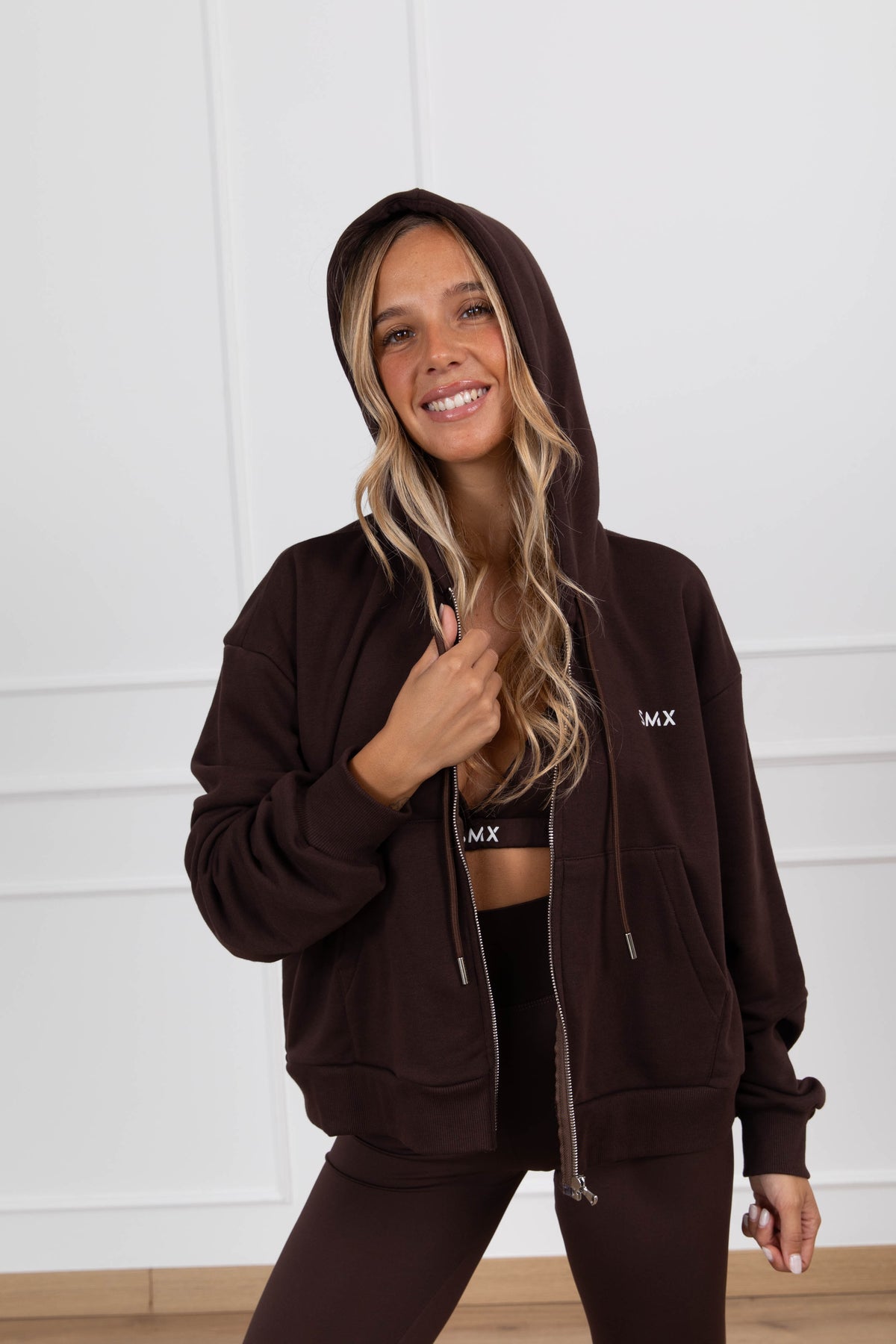 Felpa con zip e cappuccio monogram variante cacao Susy Mix Fitness