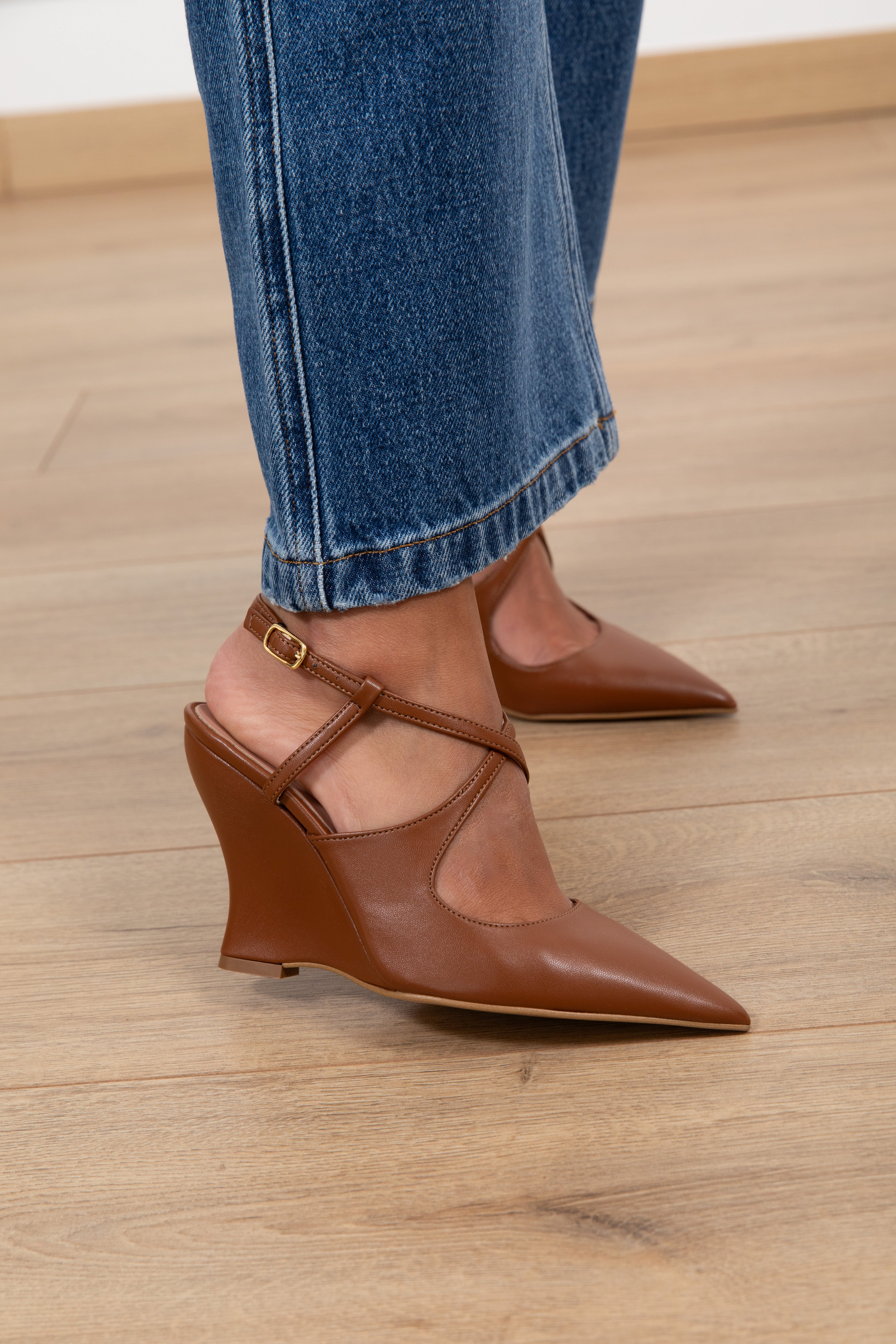 Decolletè in cuoio con tacco unito Divine Follie