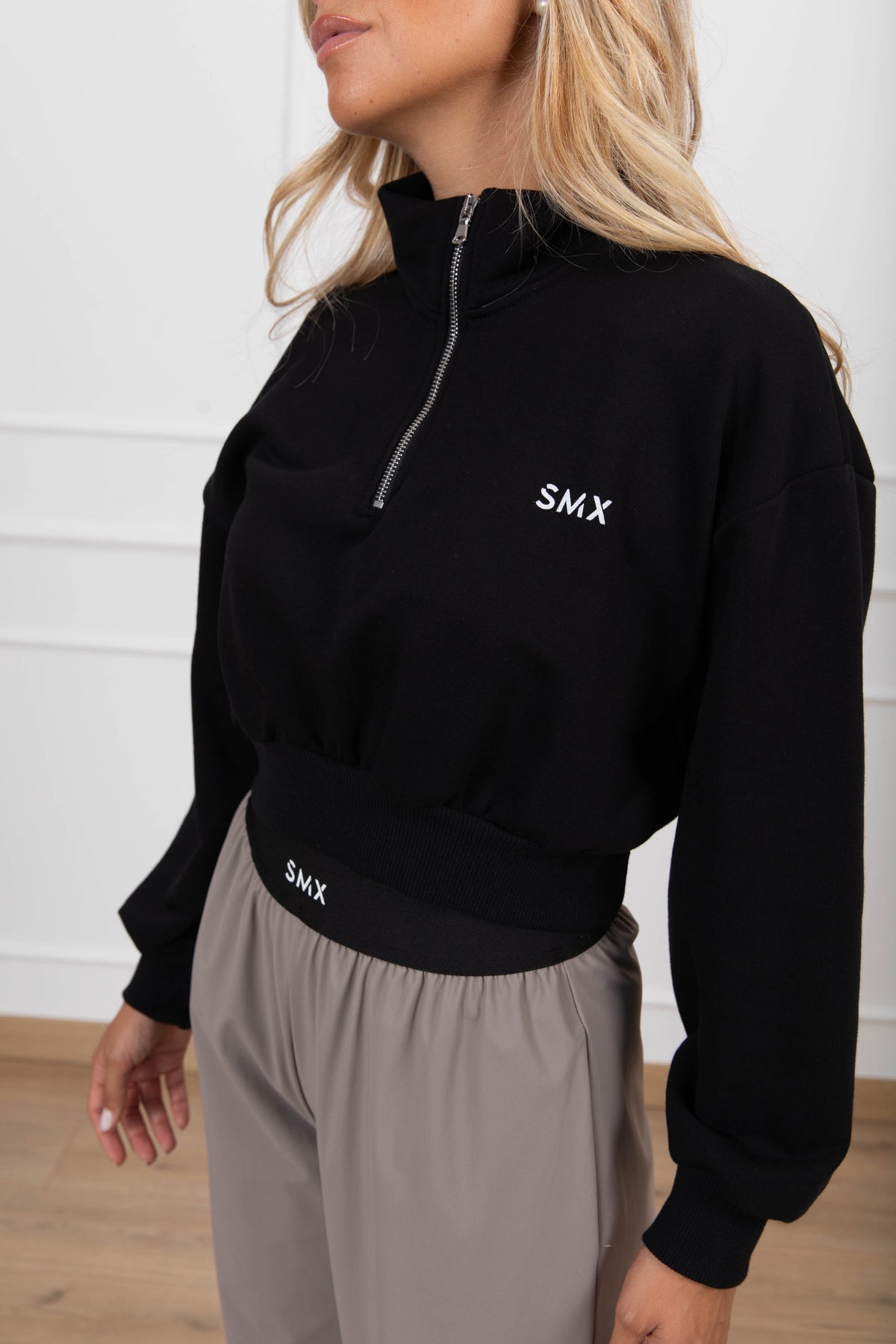 Felpa cropped mezza zip monogram variante nero Susy Mix Fitness