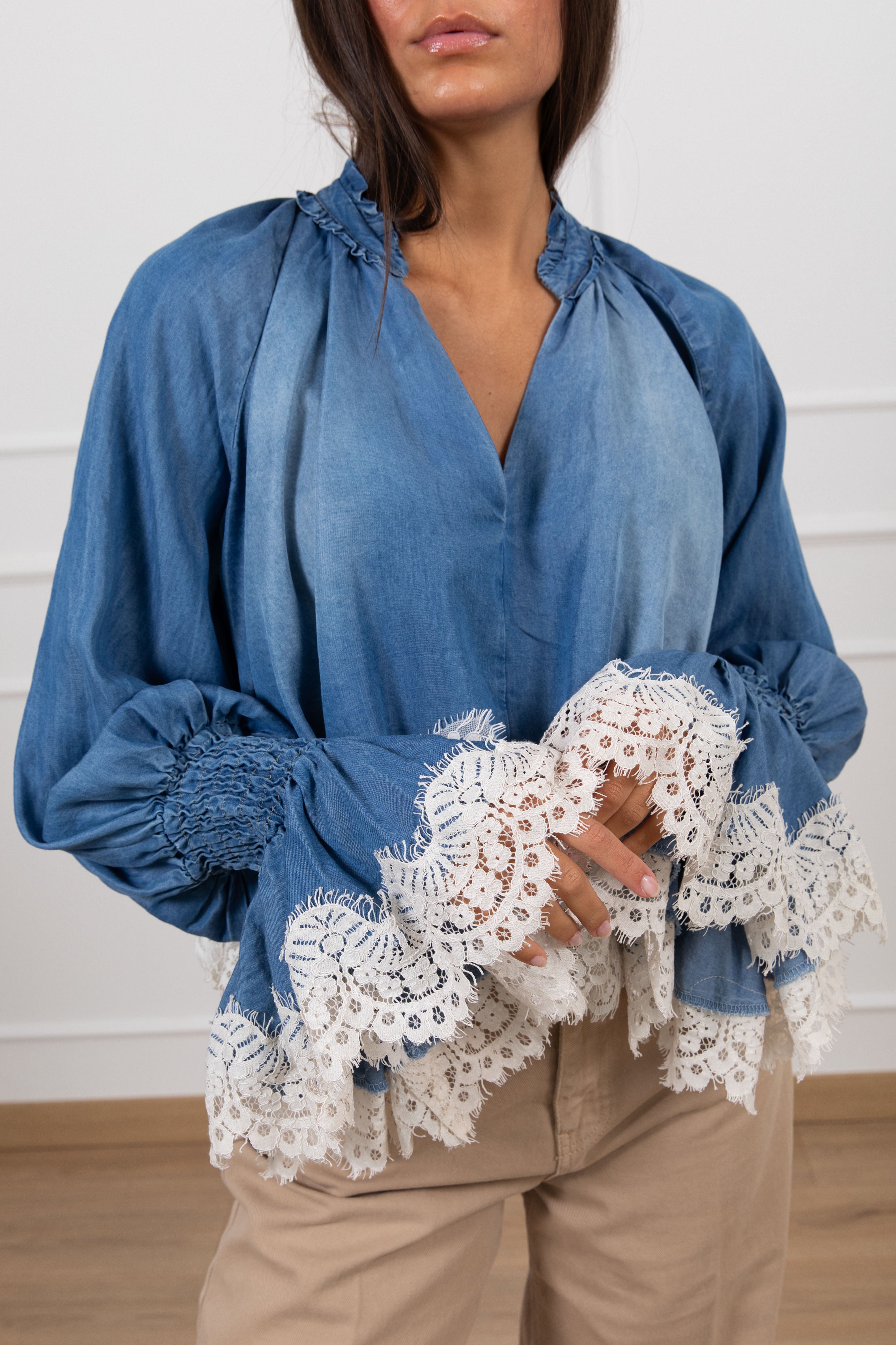 Blusa in chambrix con fondo in pizzo Tensione IN