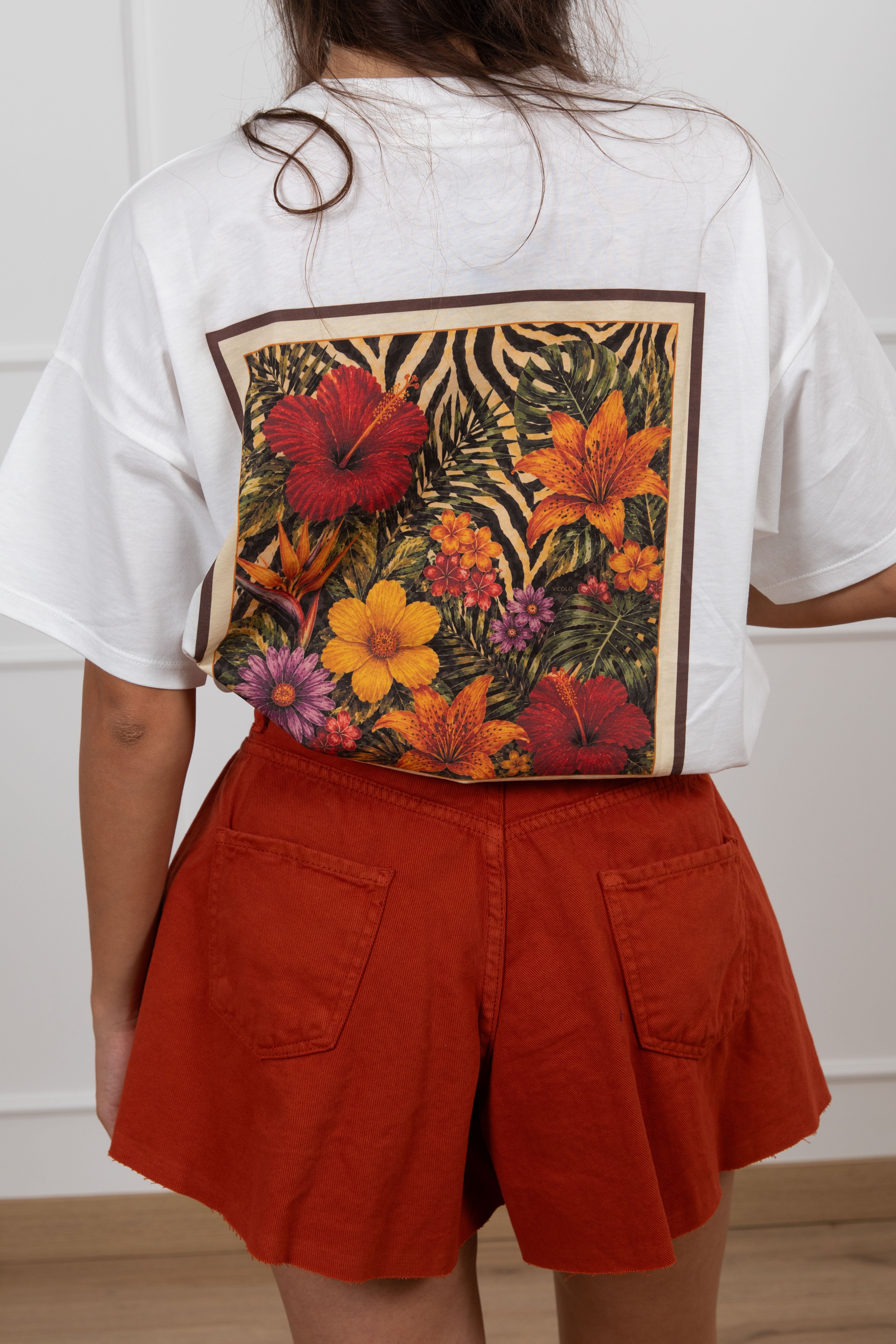 T-shirt stampa flowers sul retro ViCOLO