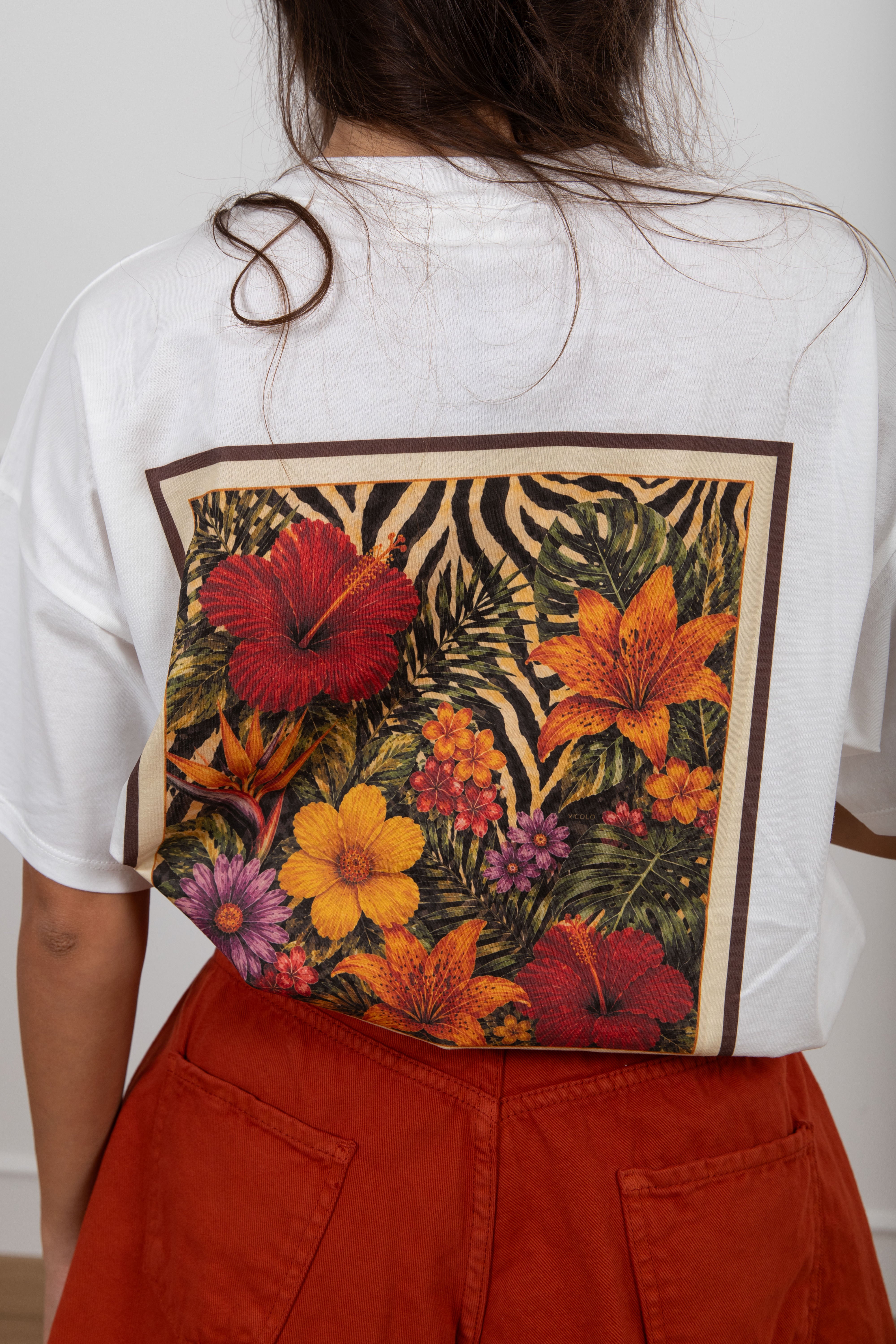 T-shirt stampa flowers sul retro ViCOLO