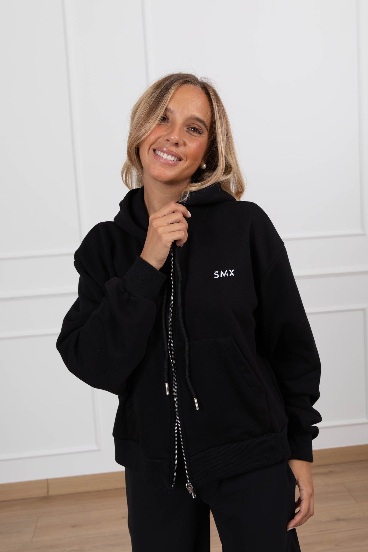 Felpa con zip e cappuccio monogram variante nero Susy Mix Fitness