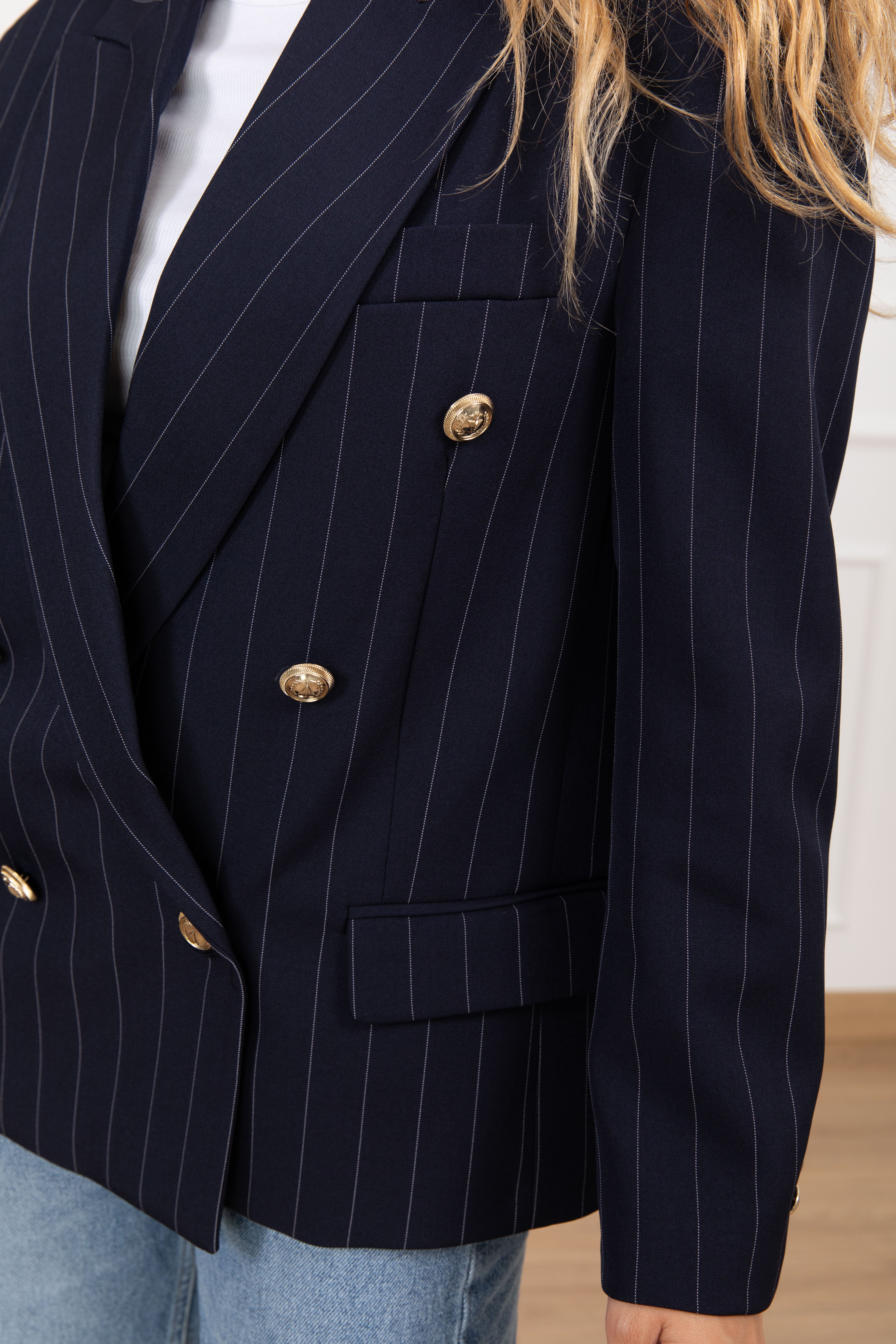 Giacca doppio-petto gessata con spallona ViCOLO