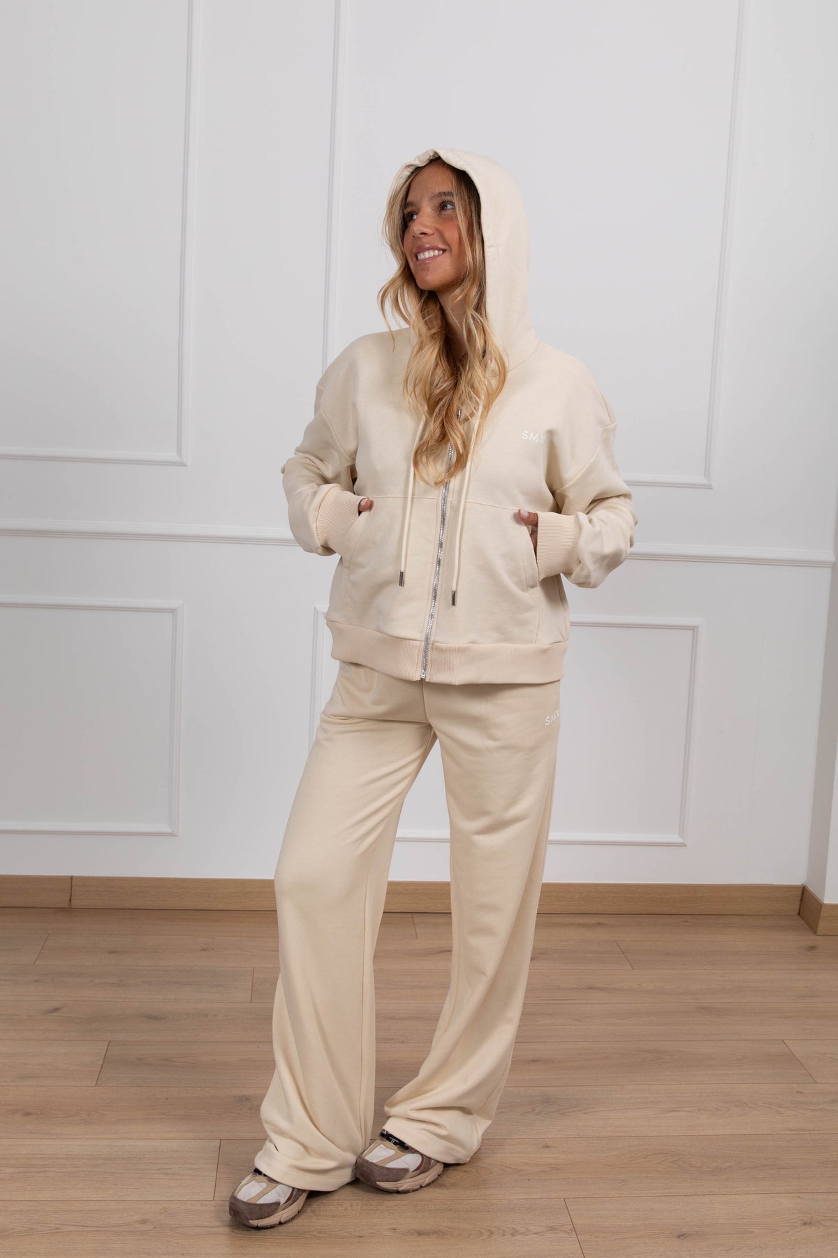 Felpa con zip e cappuccio monogram variante crema Susy Mix Fitness