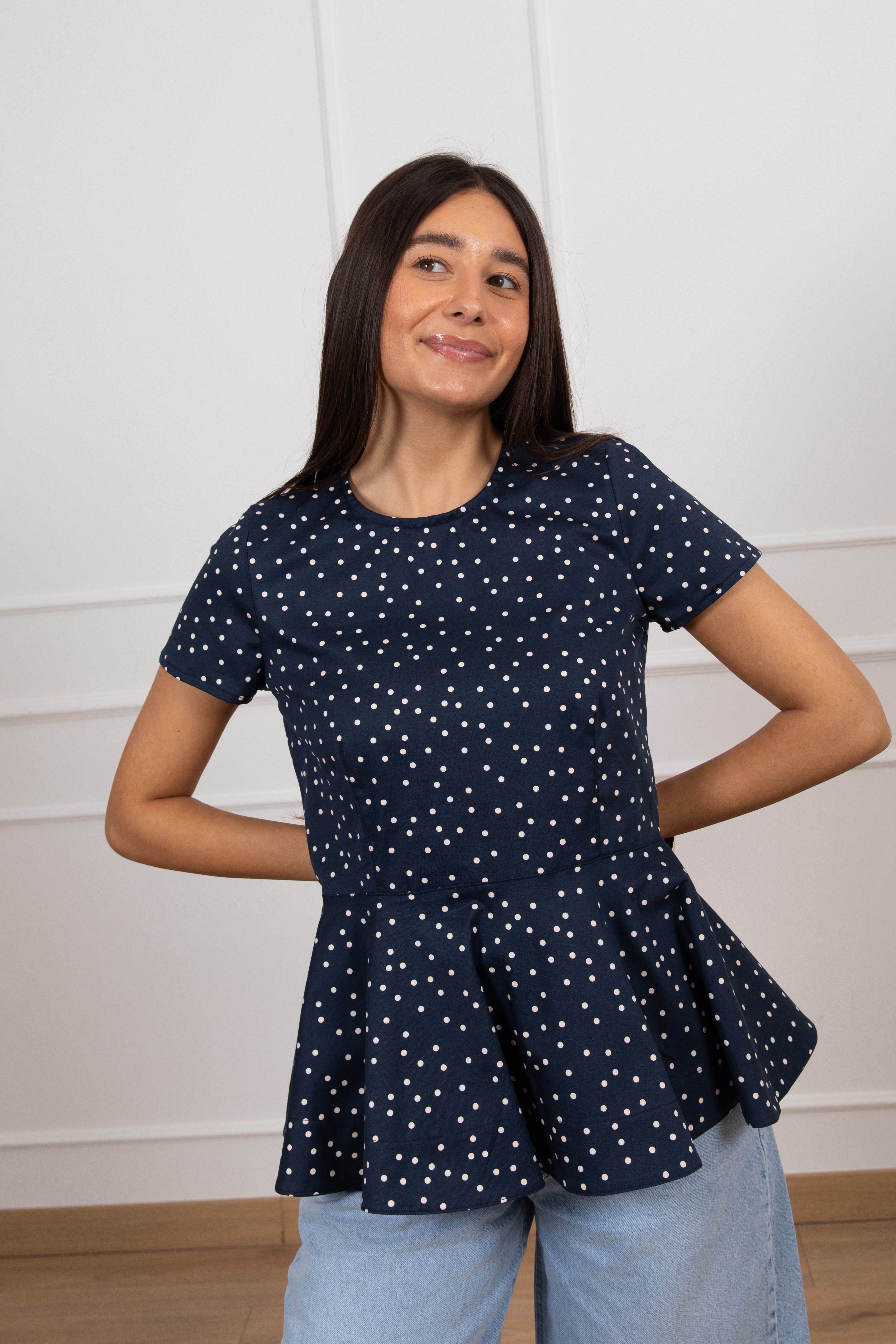 Blusa manica corta a pois con godet Motel