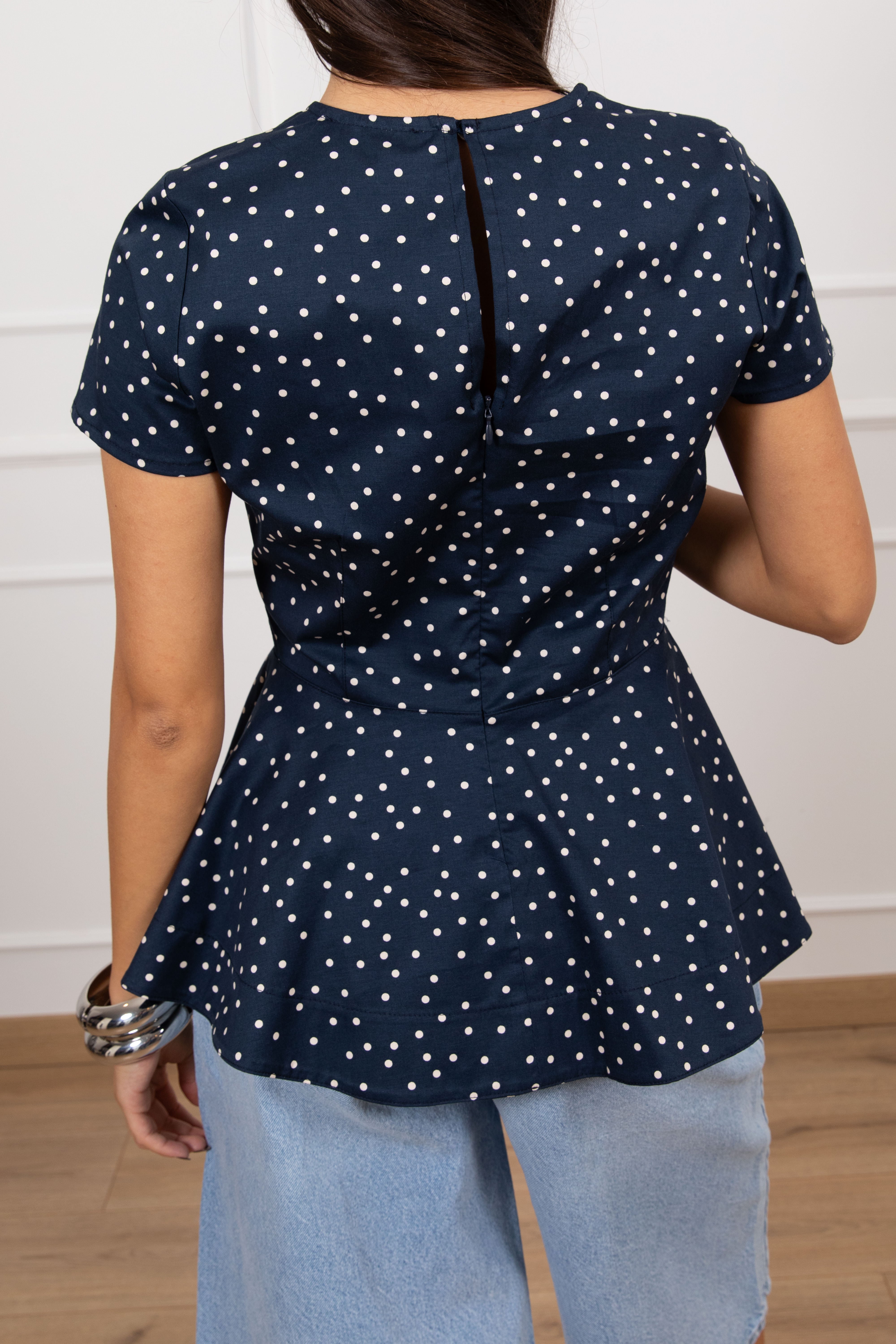 Blusa manica corta a pois con godet Motel