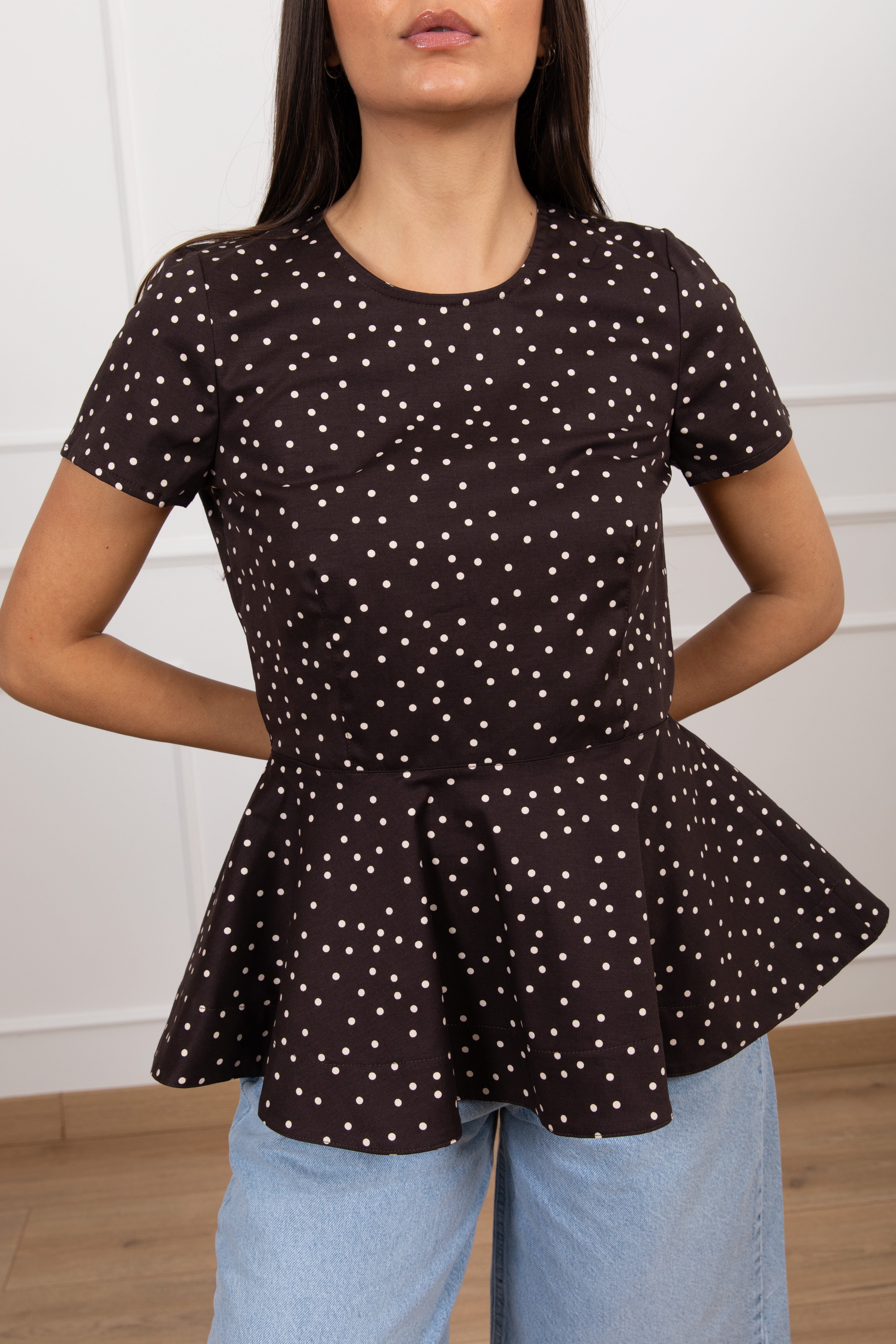 Blusa manica corta a pois con godet Motel