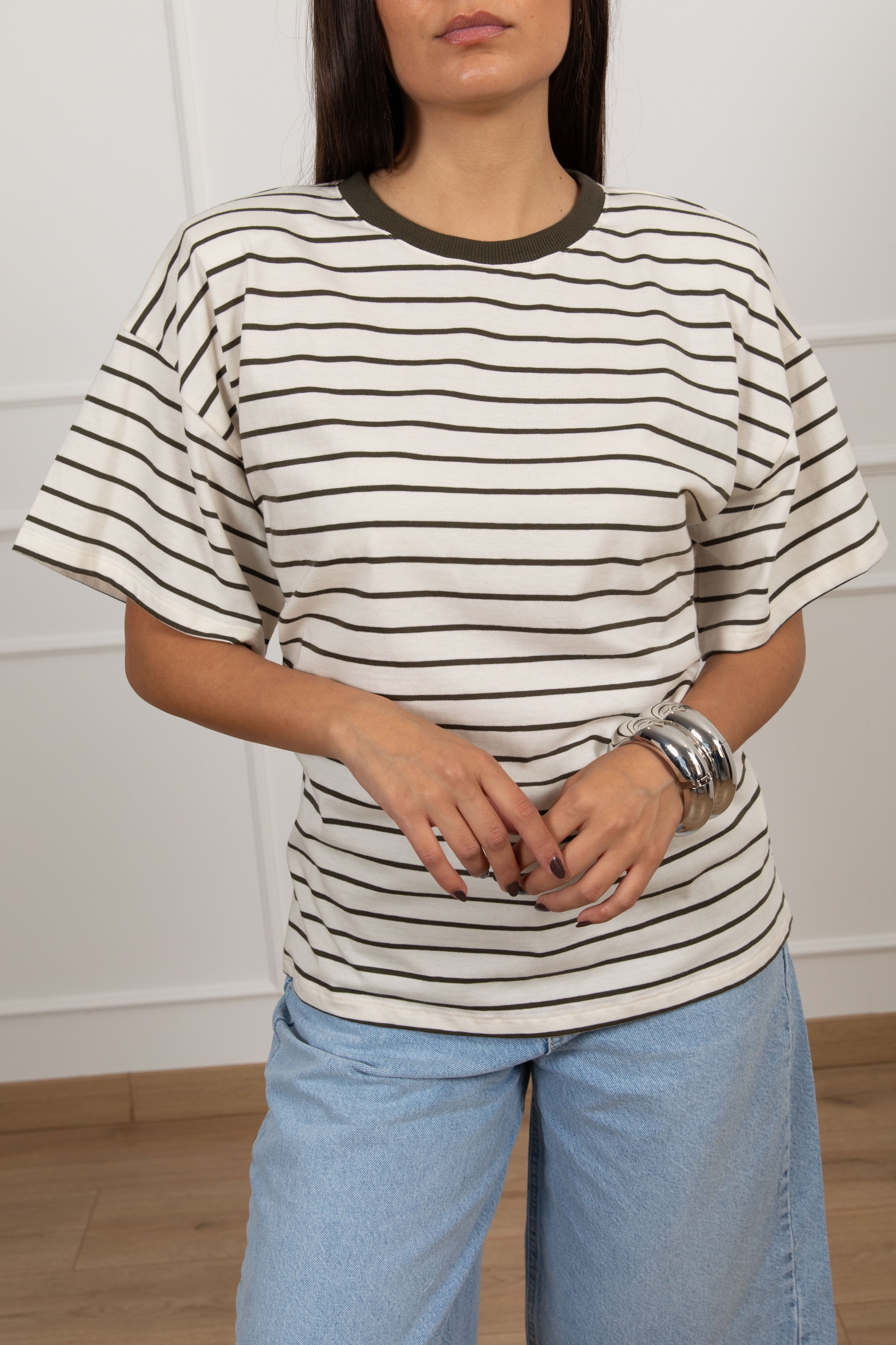 T-shirt a righe con spallina imbottita e schiena scoperta ViCOLO