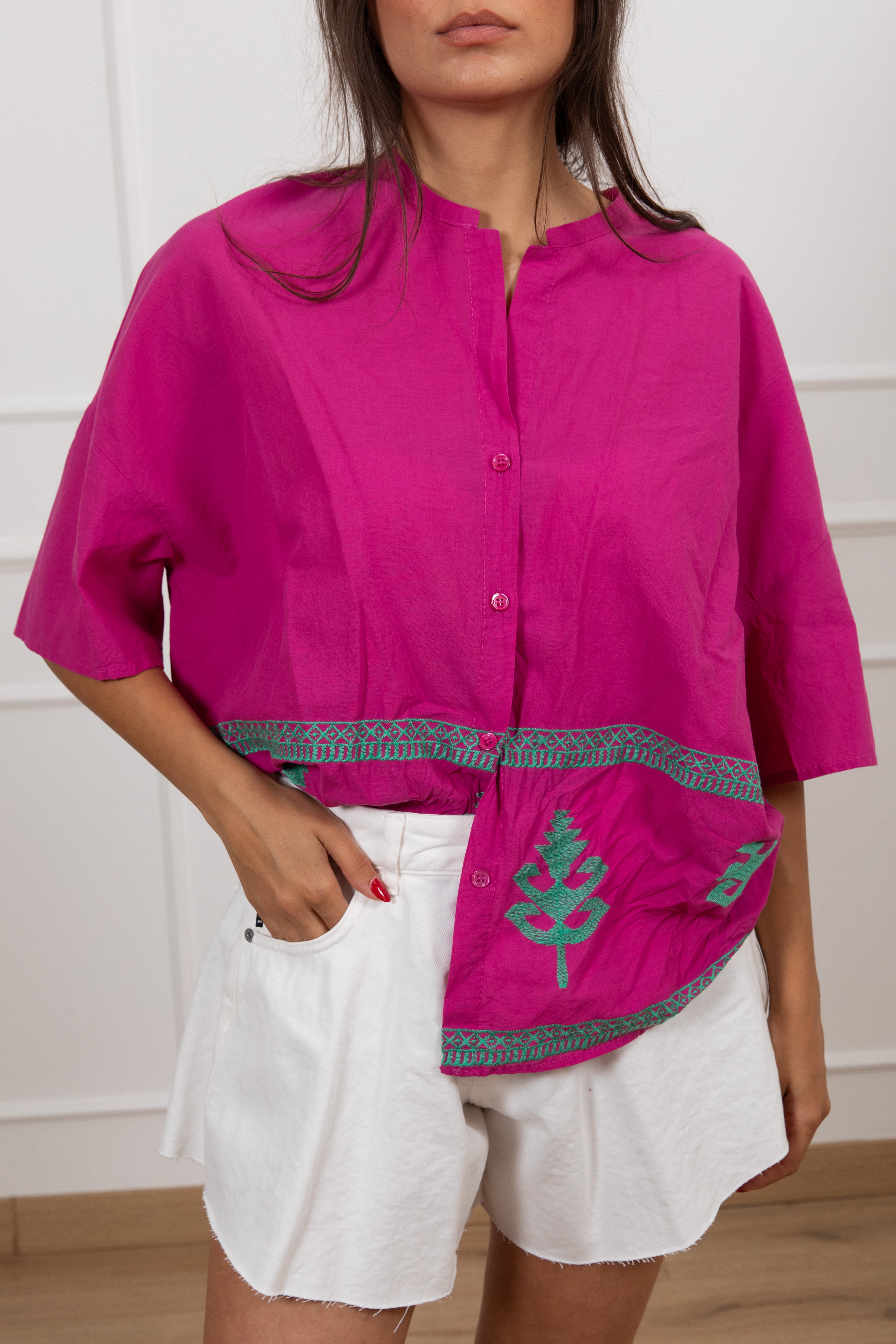 Camicia in mussola con ricami ViCOLO