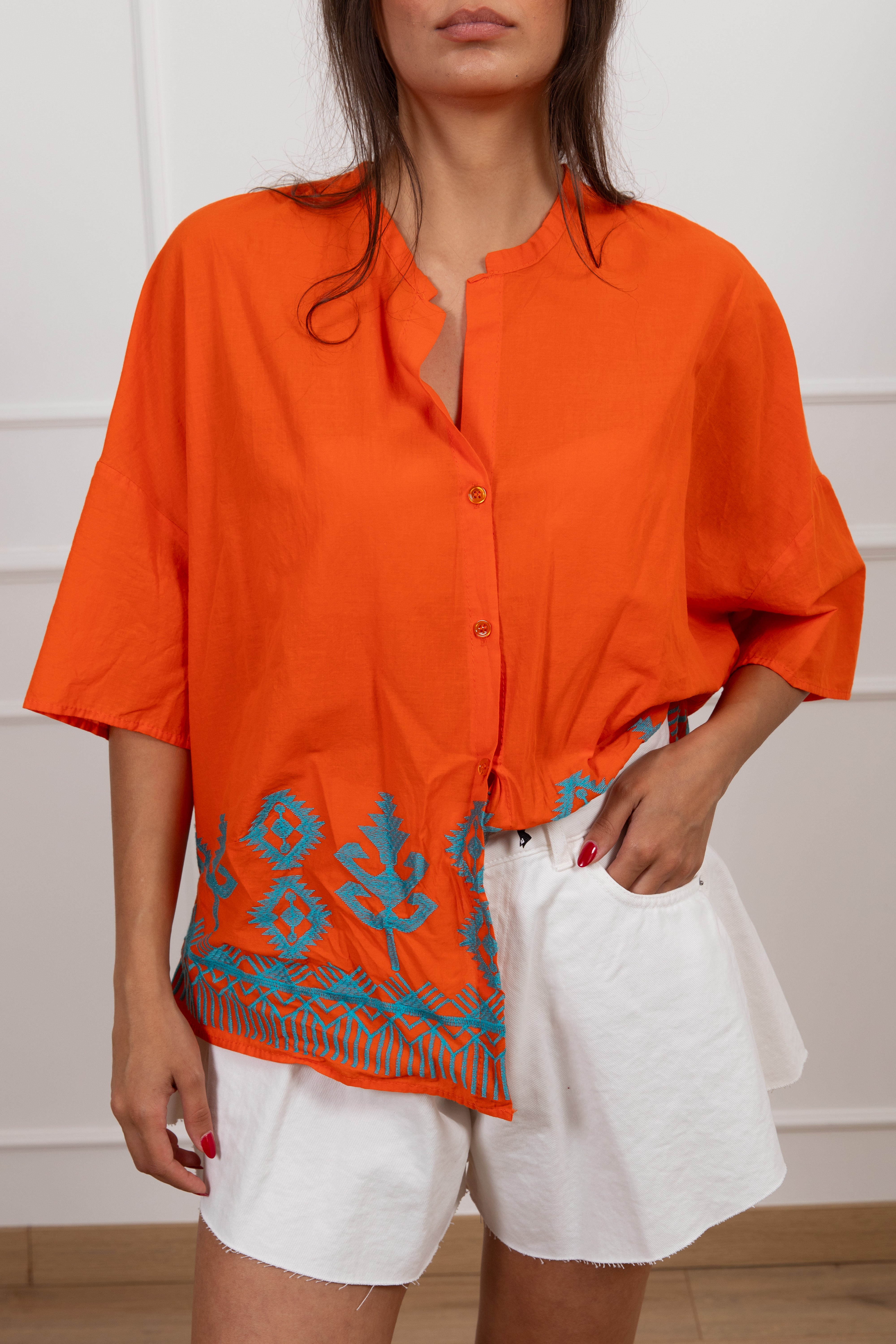Camicia in mussola con ricami ViCOLO