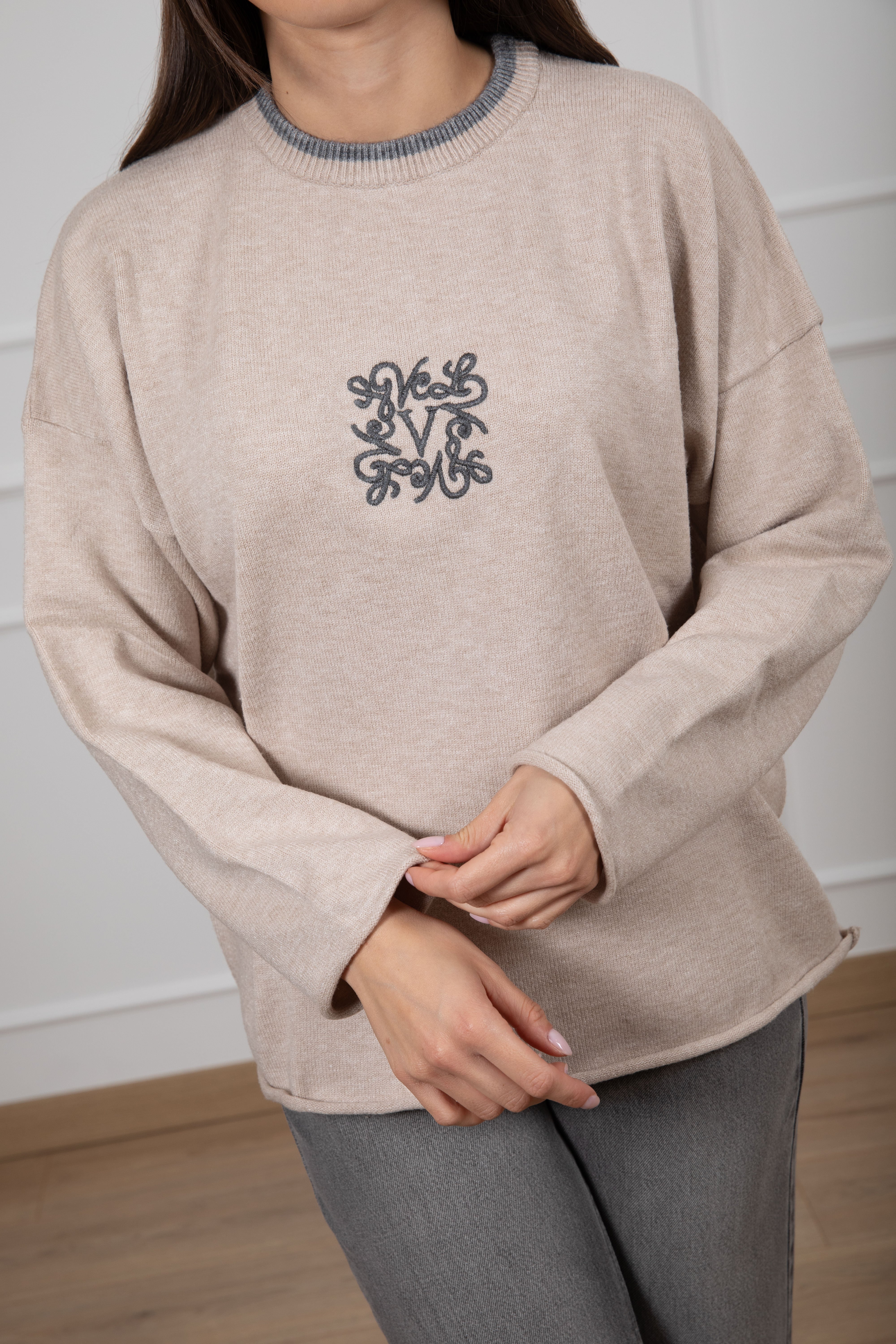 Pull over-size con ricamo monogram ViCOLO