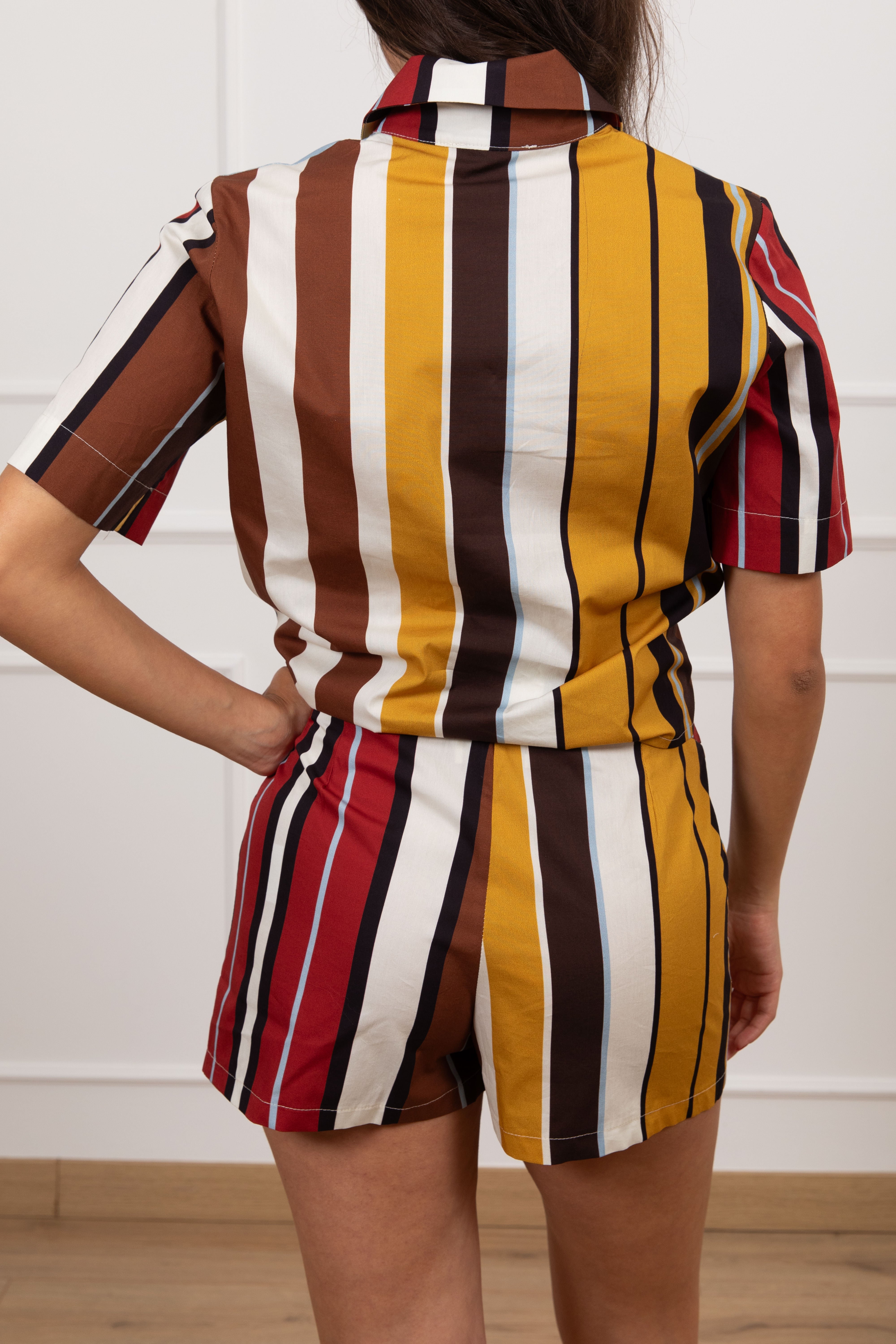 Coordinato camicia e shorts a righe diagonali ViCOLO