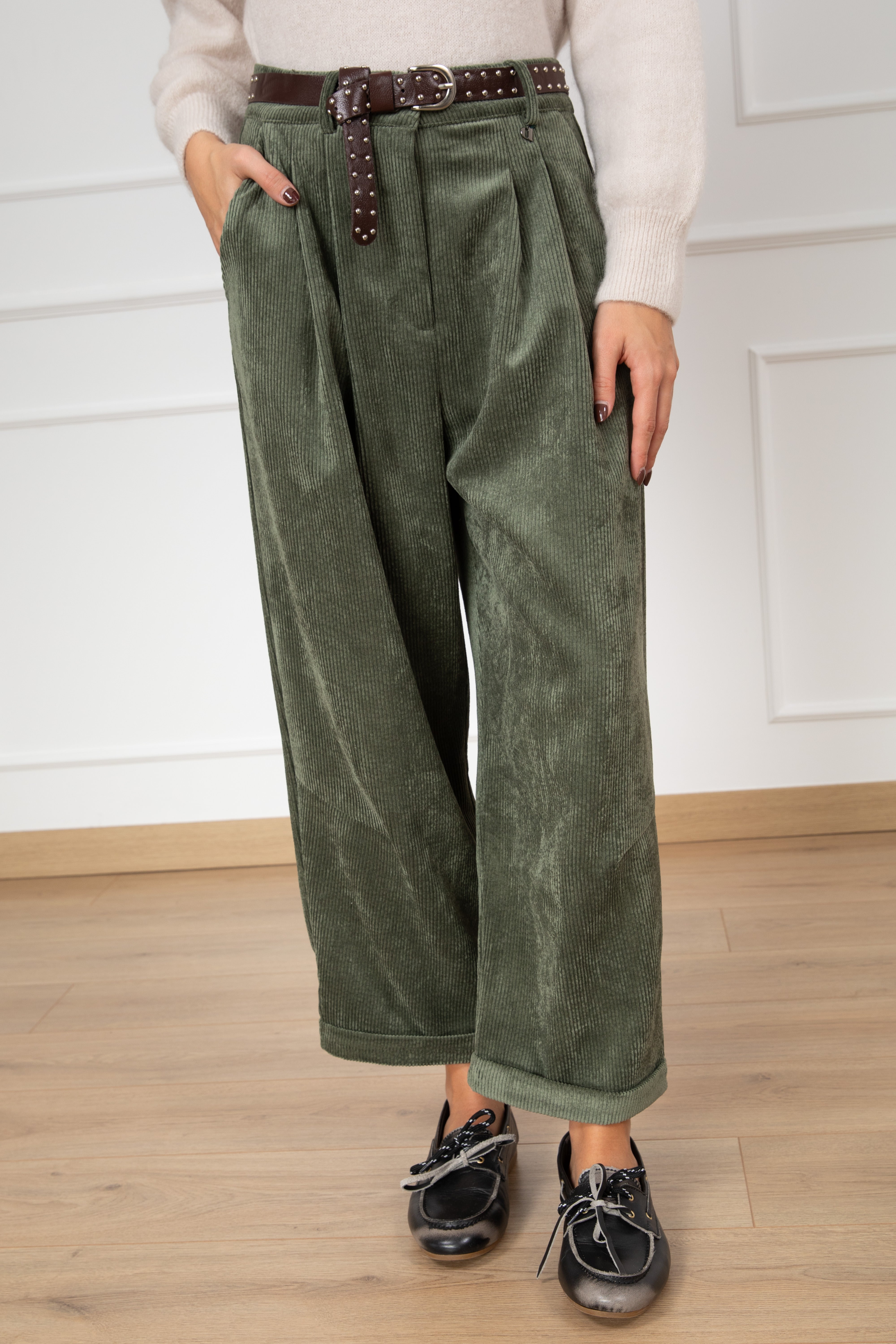 Pantalone carrot-fit in velluto a coste Dixie