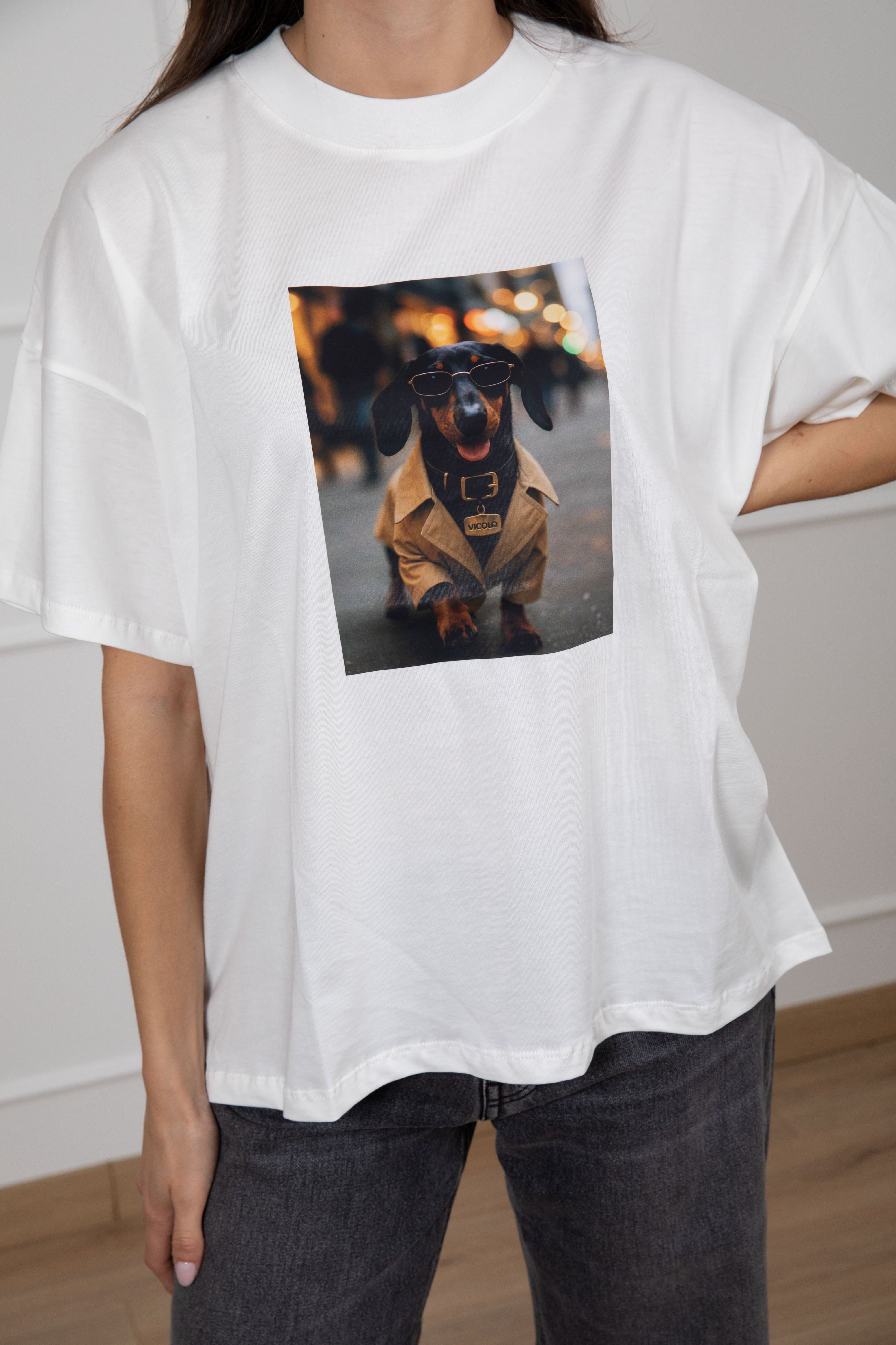 T-shirt over-size bassotto con occhiali ViCOLO
