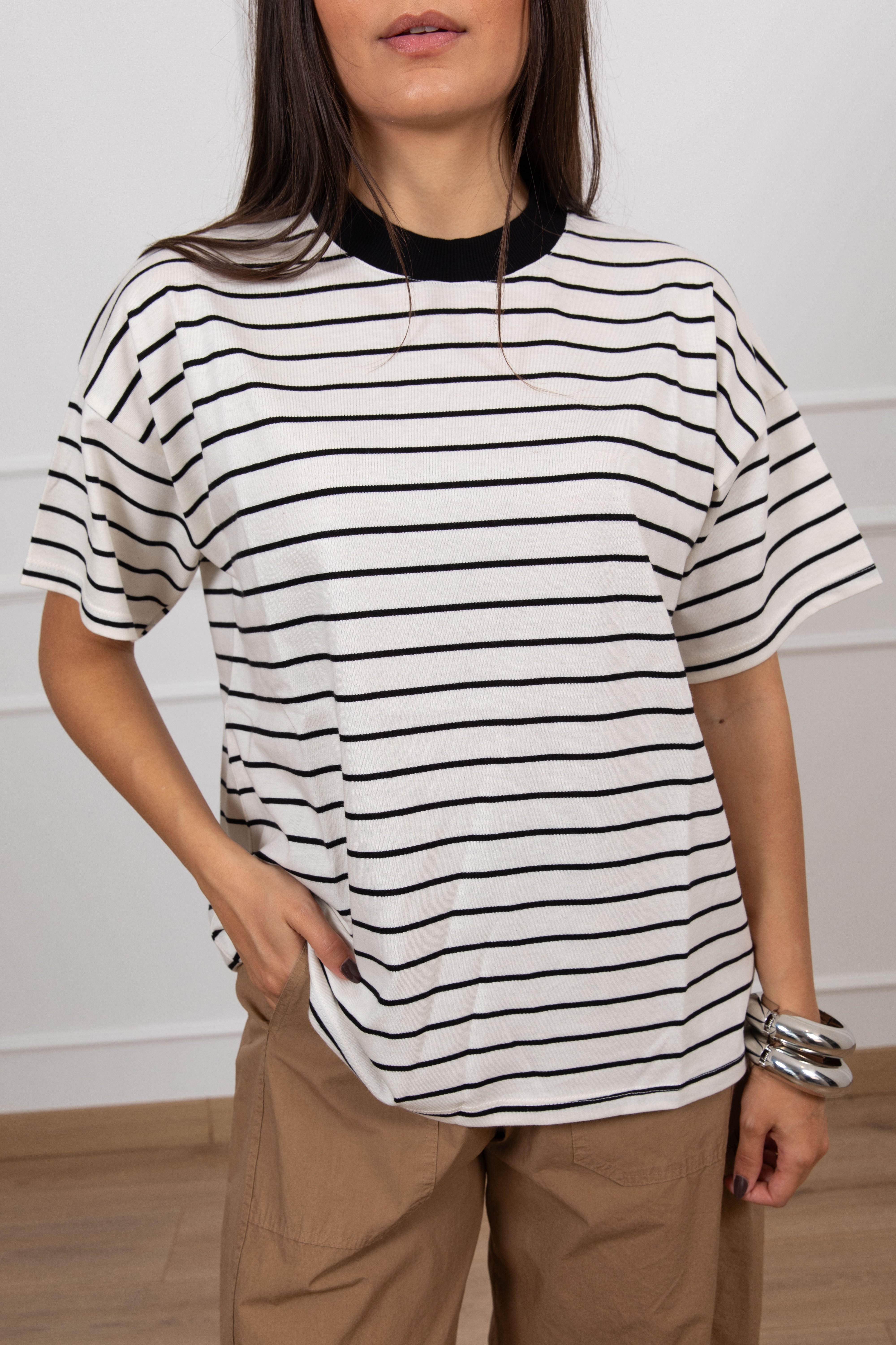 T-shirt scatoletta a righe ViCOLO