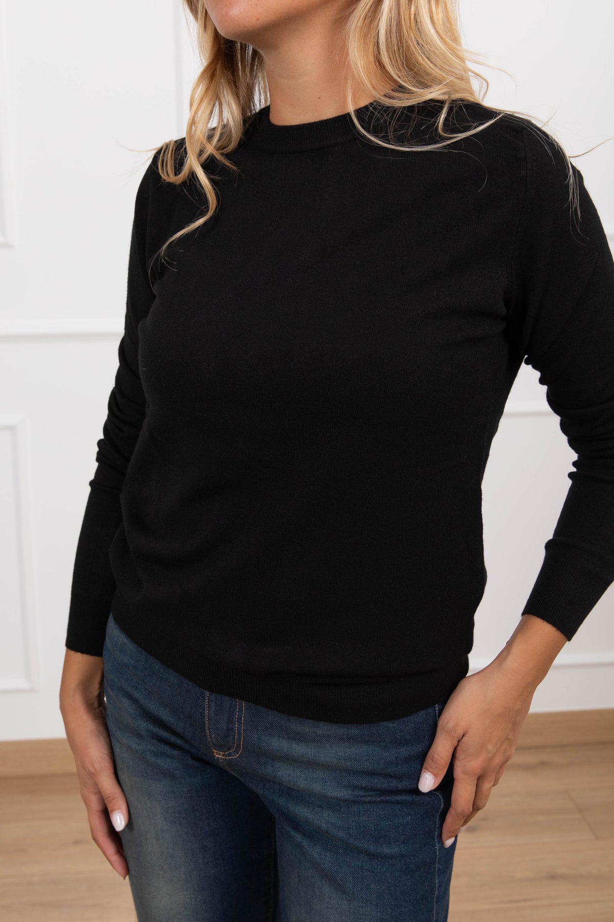 Maglia girocollo in viscosa variante nero Haveone