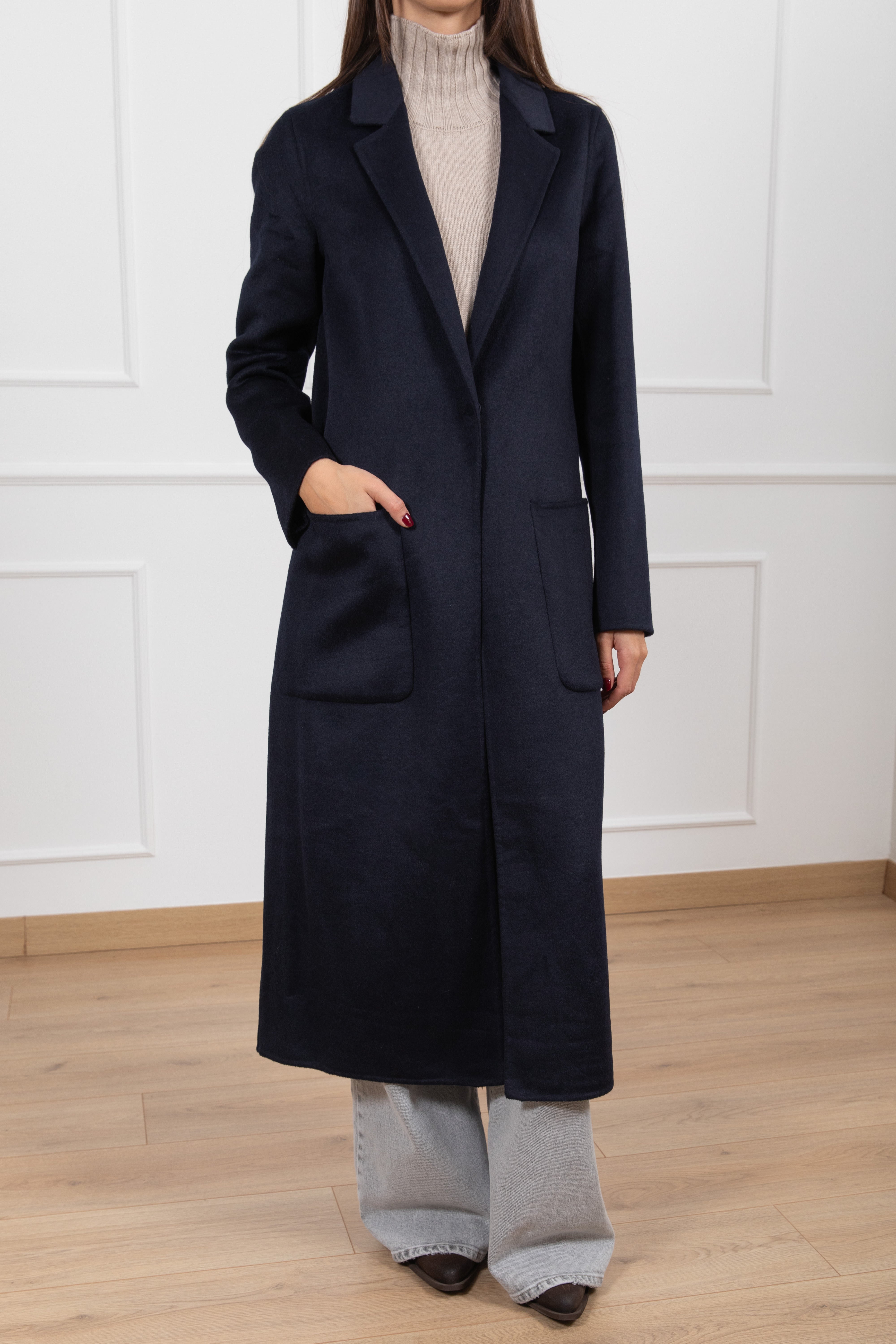 Cappotto handmade con bottone a scomparsa ViCOLO