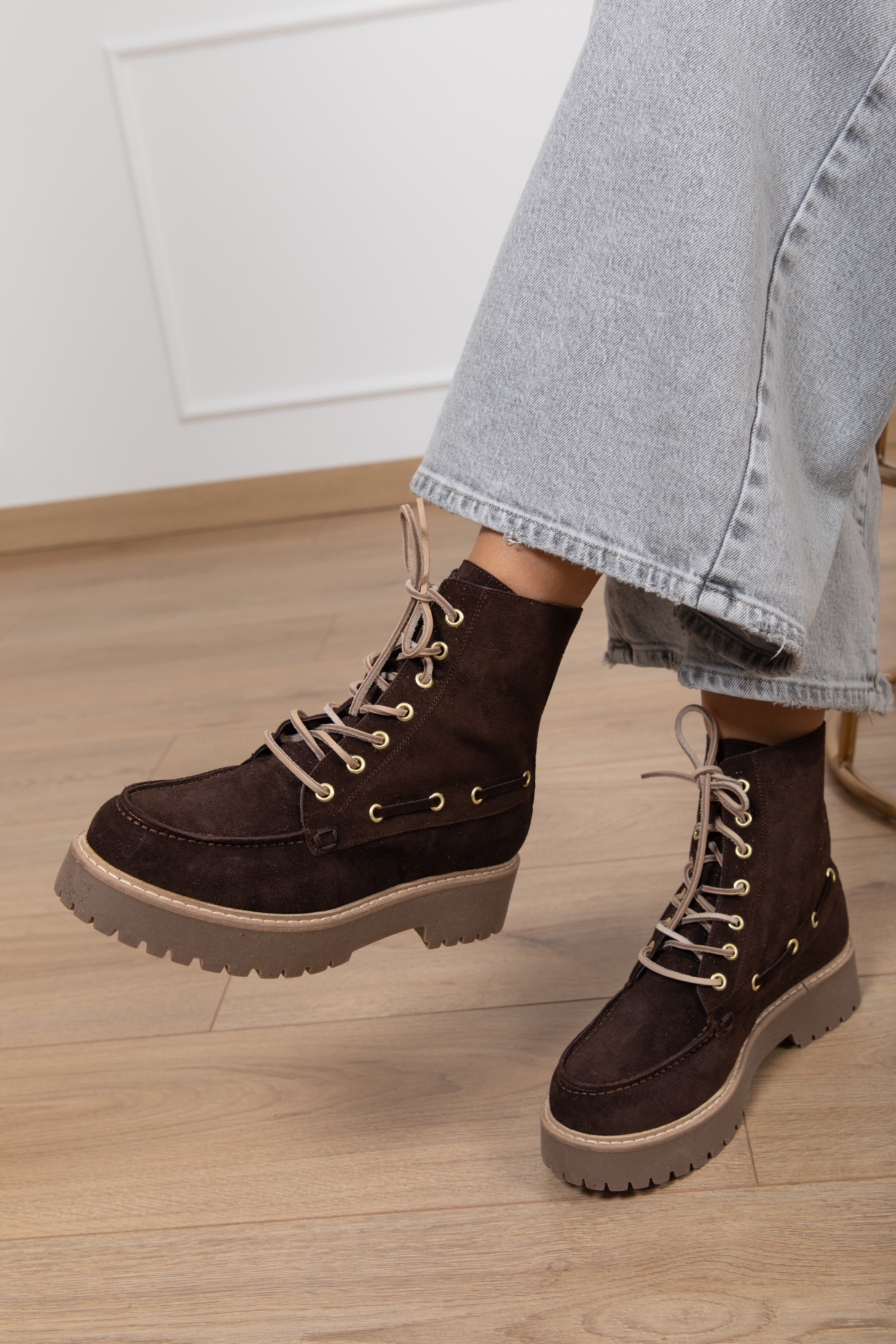 Polacchino in camoscio con plateau Ovyé