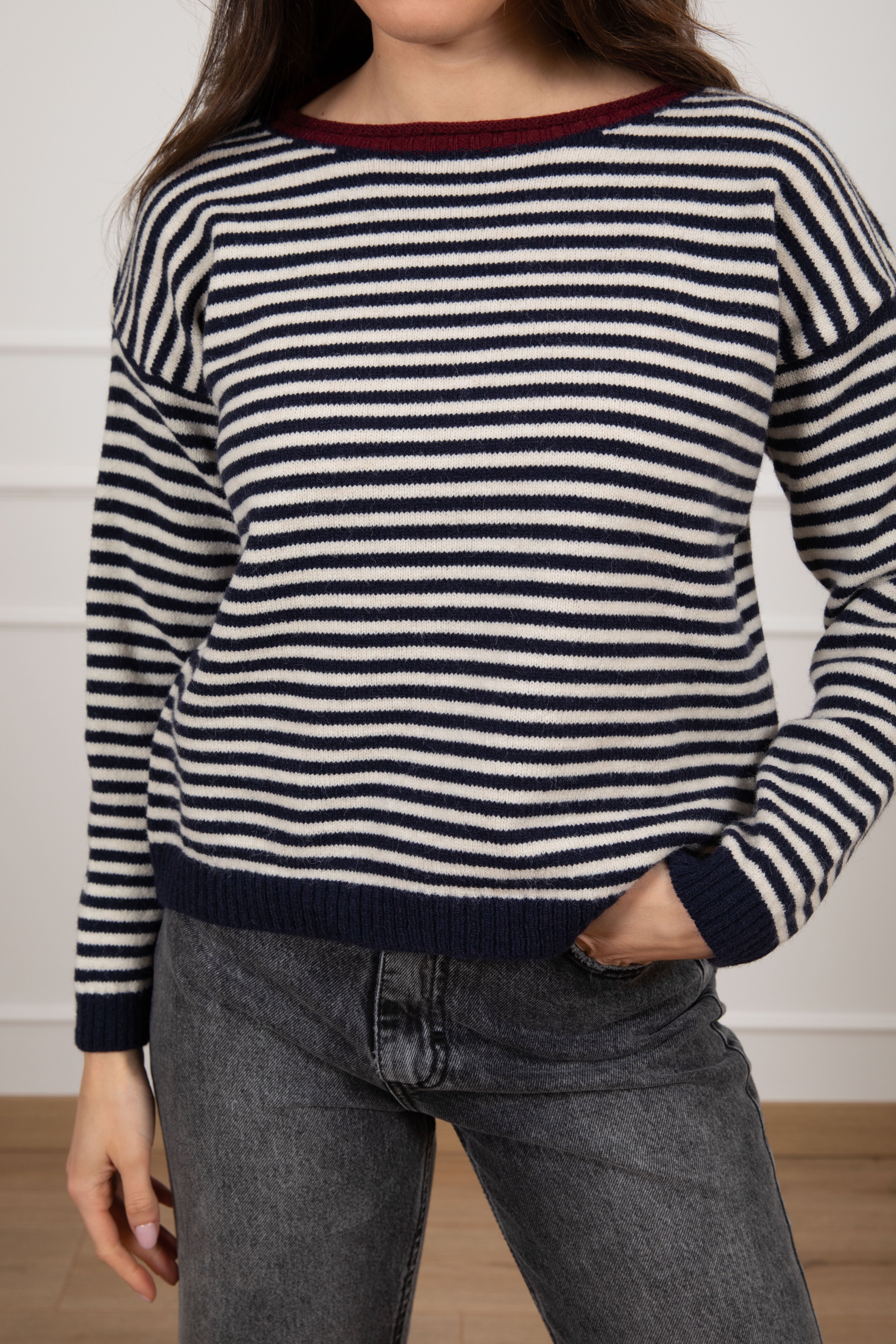 Pull a scatoletta con righe sottili Tensione IN