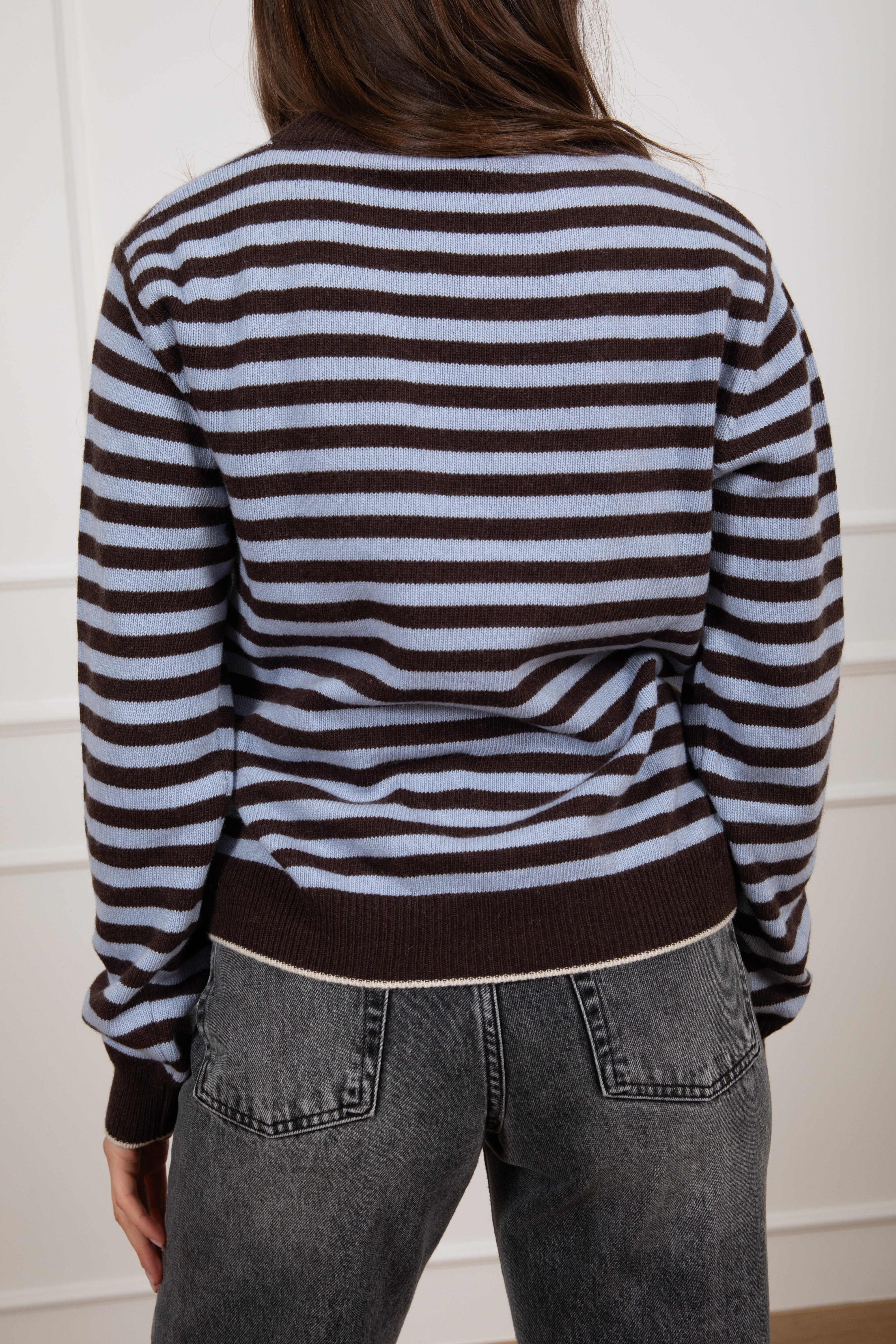 Pull girocollo a righe con fondo sottile a contrasto Tensione IN