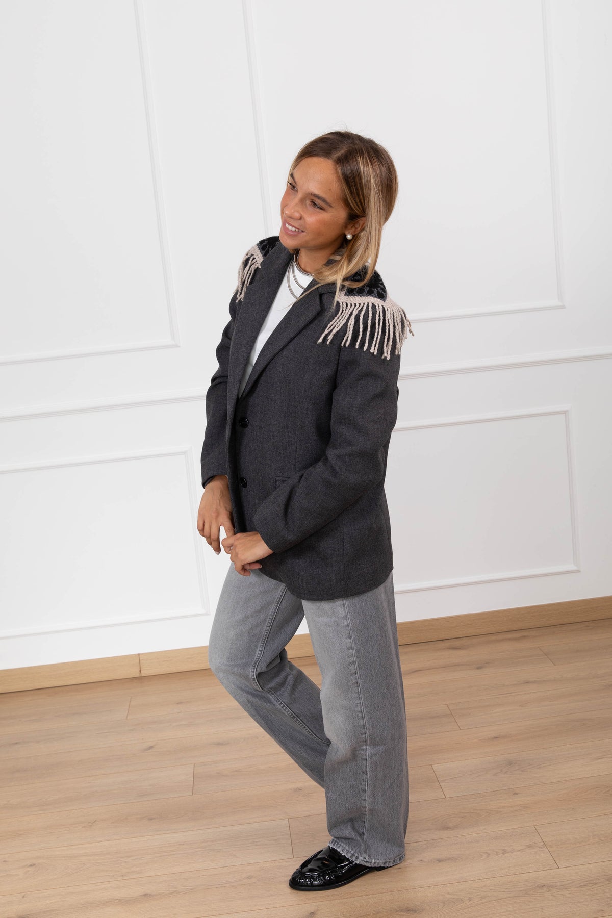 Giacca con inserto crochet e frange sulle spalle ViCOLO