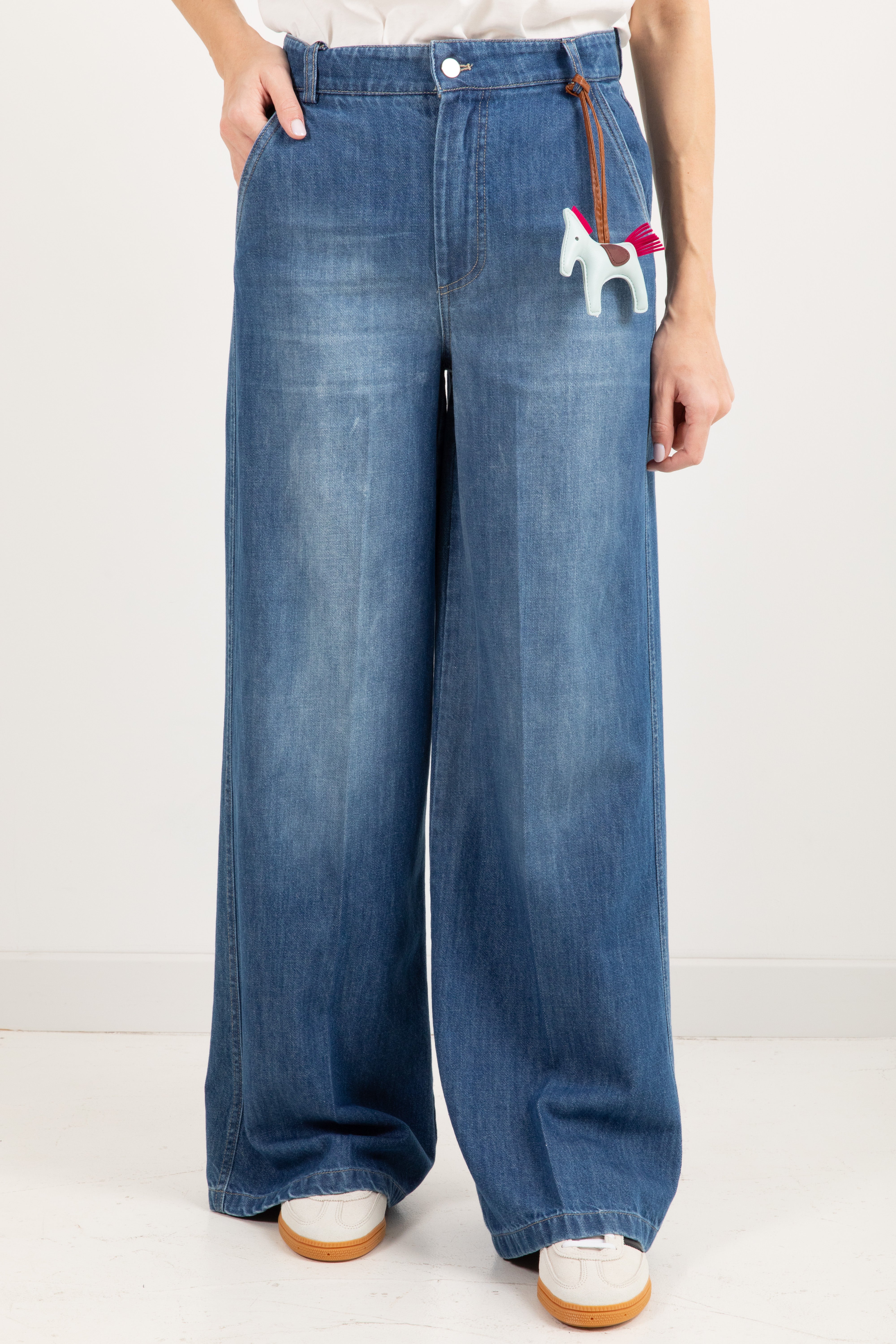 Jeans in cotone leggero con charms Tensione IN