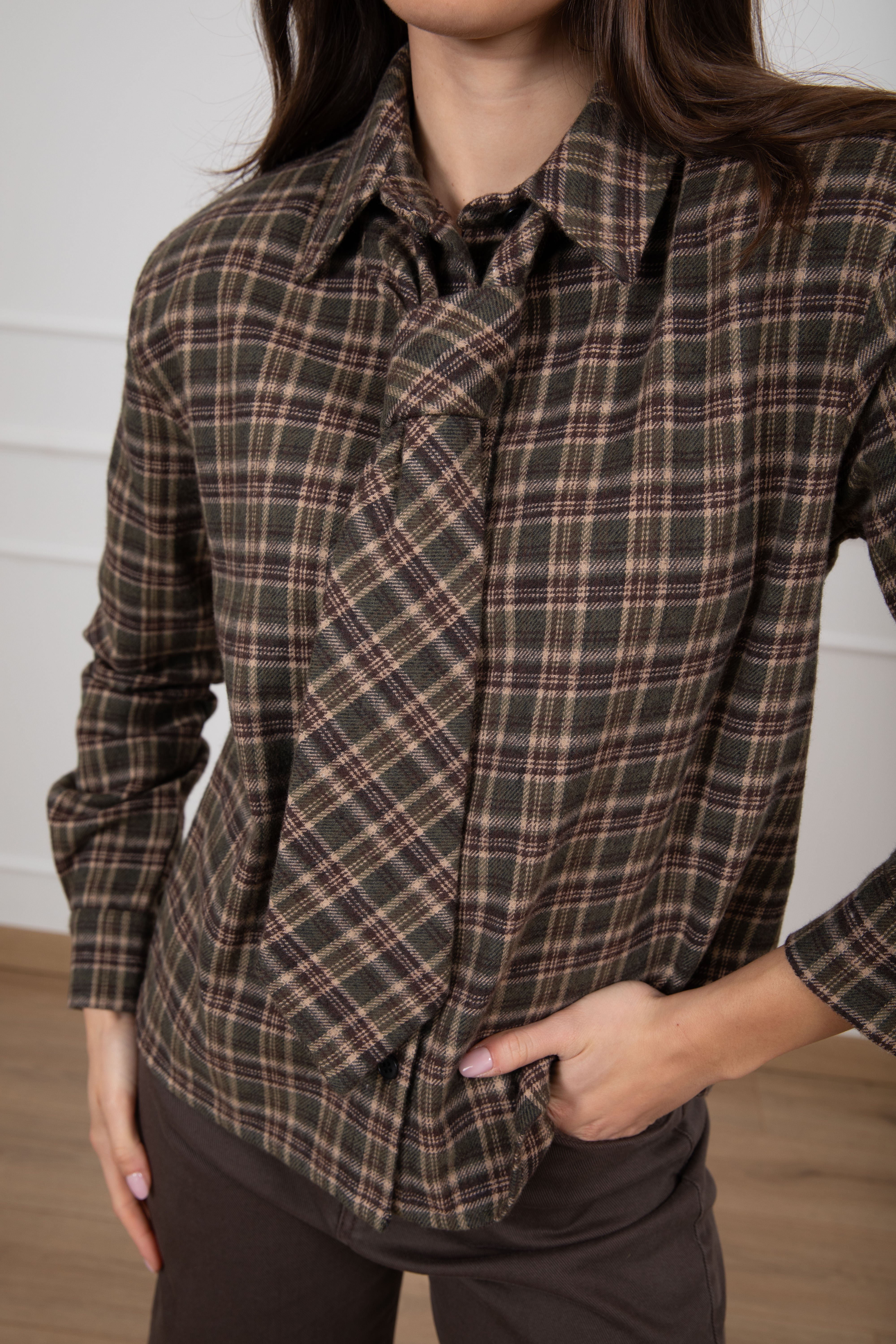 Camicia check in flanella con spallina imbottita e cravatta Tensione IN