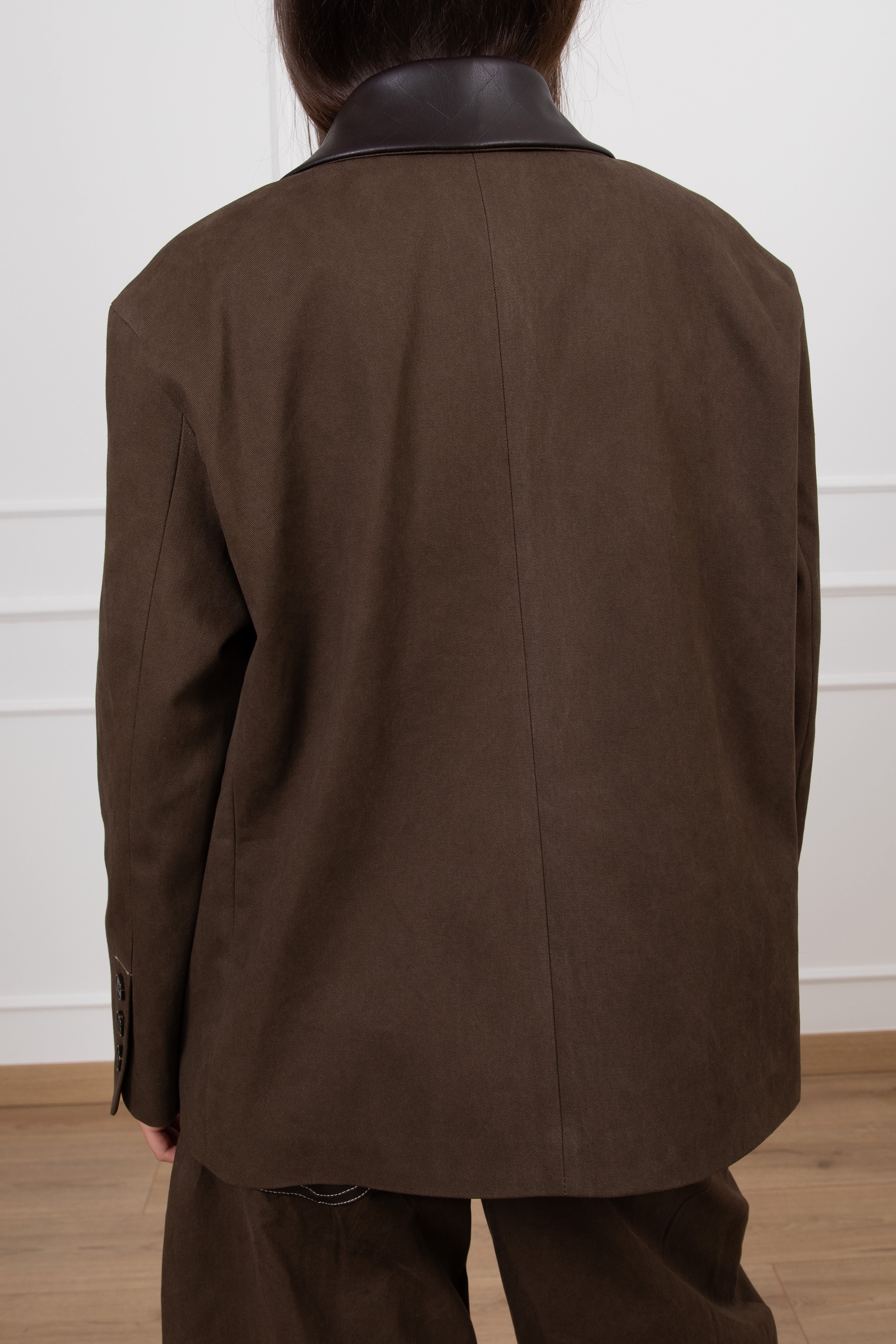 Giacca over-size con rever in eco-pelle intrecciata Tensione IN