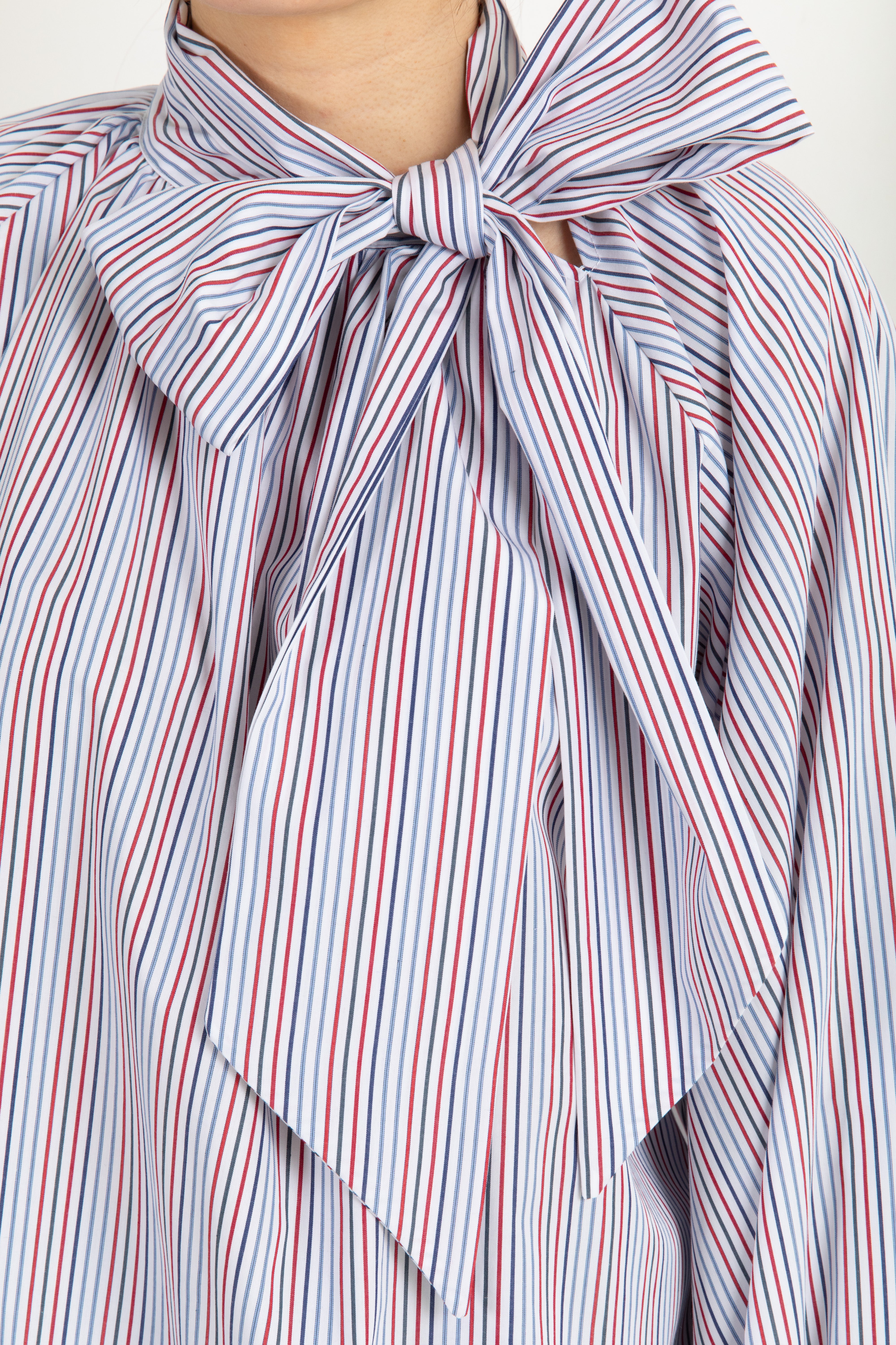 Blusa bacchettata con fiocco ViCOLO